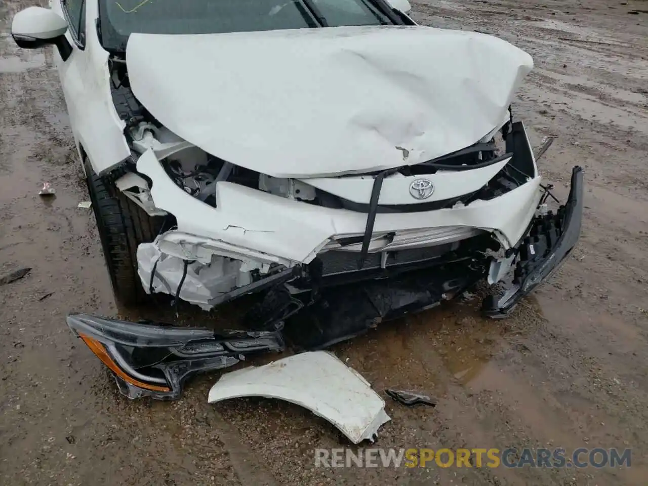 9 Photograph of a damaged car 5YFS4MCE0MP061324 TOYOTA COROLLA 2021