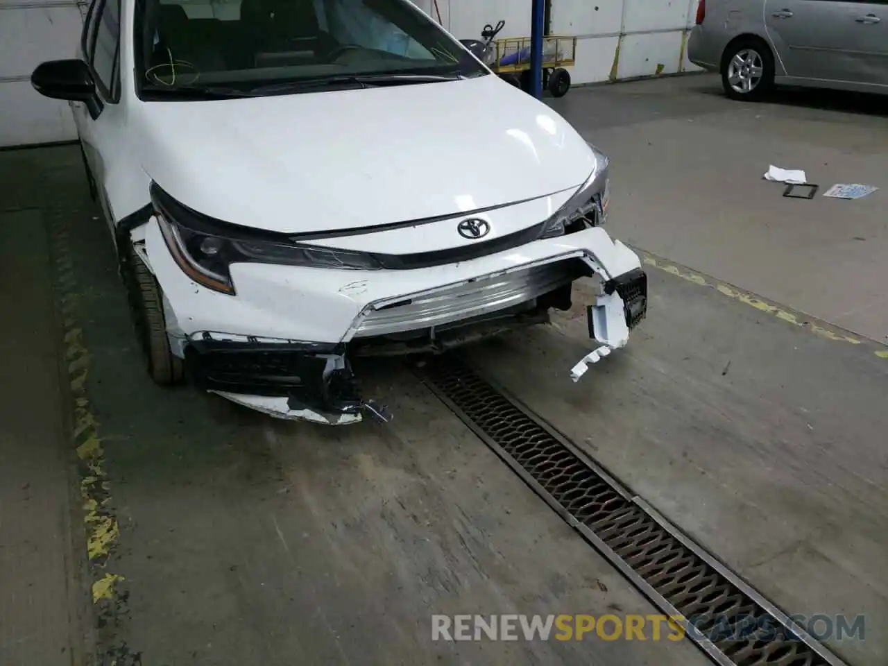 9 Photograph of a damaged car 5YFS4MCE0MP079015 TOYOTA COROLLA 2021