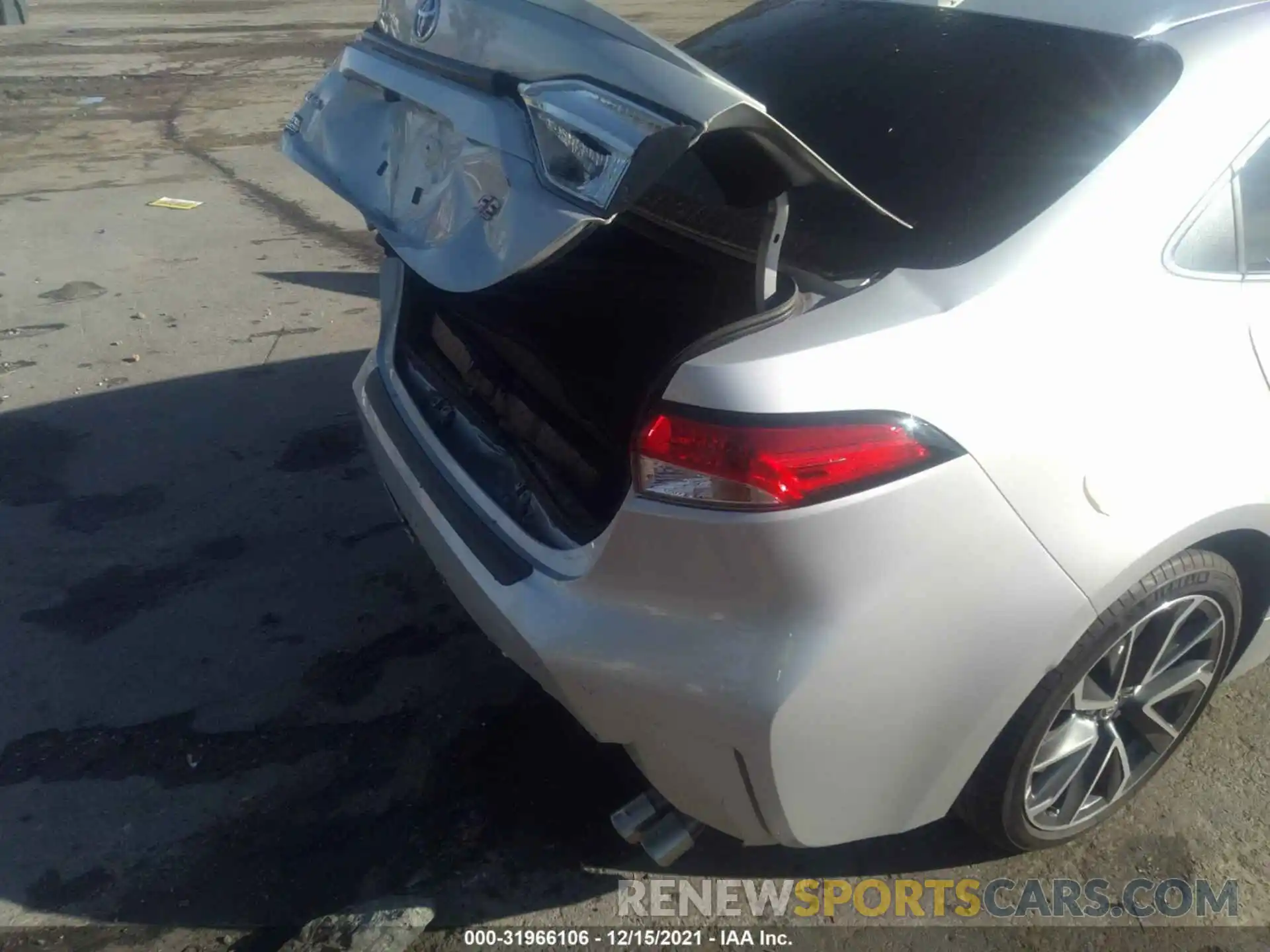 12 Photograph of a damaged car 5YFS4MCE1MP061980 TOYOTA COROLLA 2021