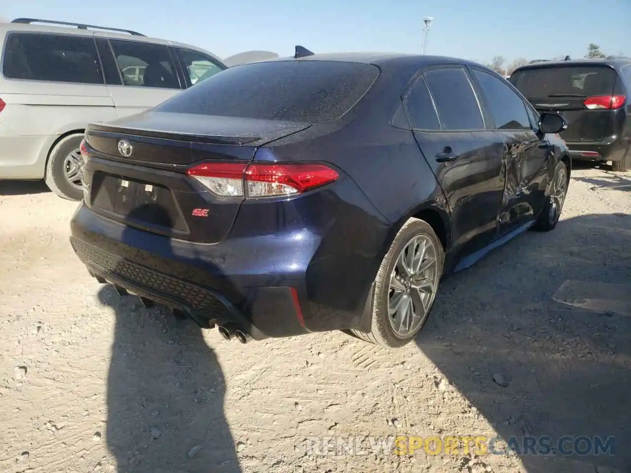 4 Photograph of a damaged car 5YFS4MCE1MP070405 TOYOTA COROLLA 2021