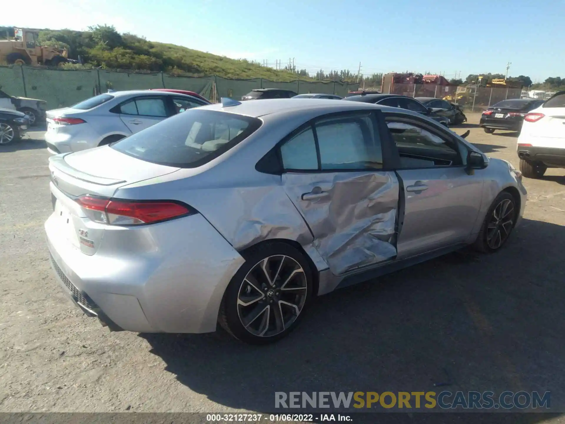 4 Photograph of a damaged car 5YFS4MCE1MP095157 TOYOTA COROLLA 2021