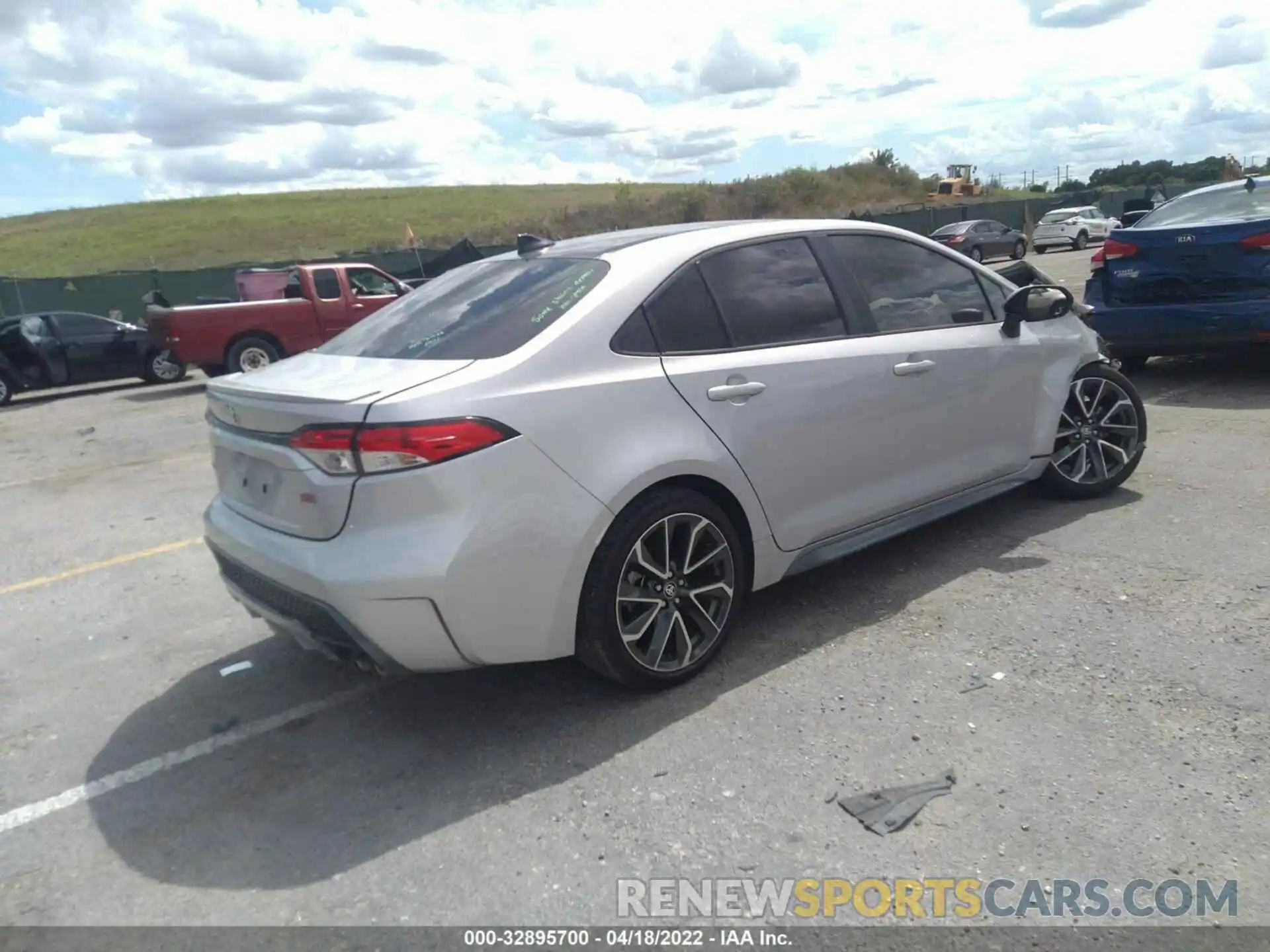 4 Photograph of a damaged car 5YFS4MCE4MP086114 TOYOTA COROLLA 2021