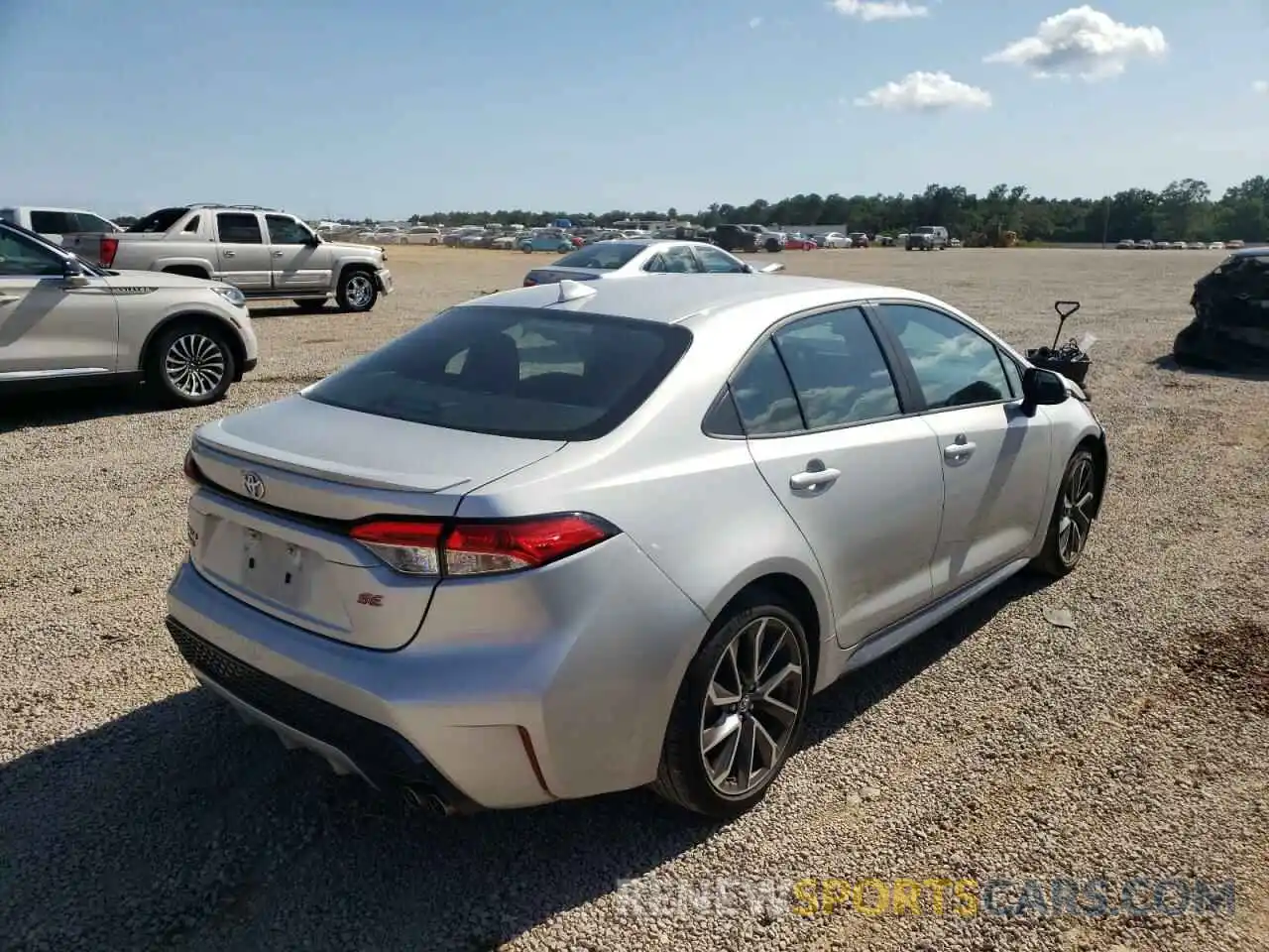 4 Photograph of a damaged car 5YFS4MCE5MP070228 TOYOTA COROLLA 2021