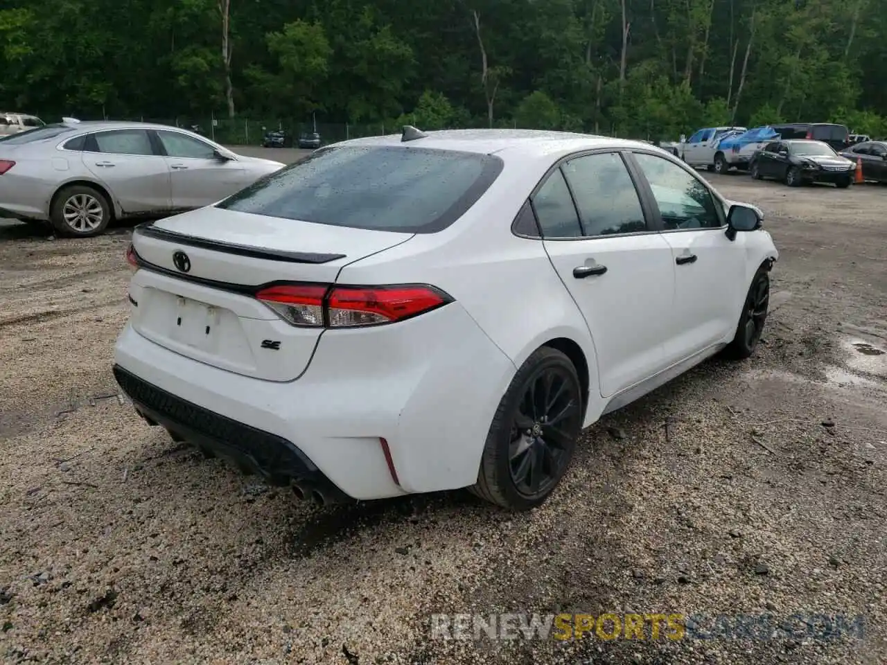 4 Photograph of a damaged car 5YFS4MCE5MP084114 TOYOTA COROLLA 2021