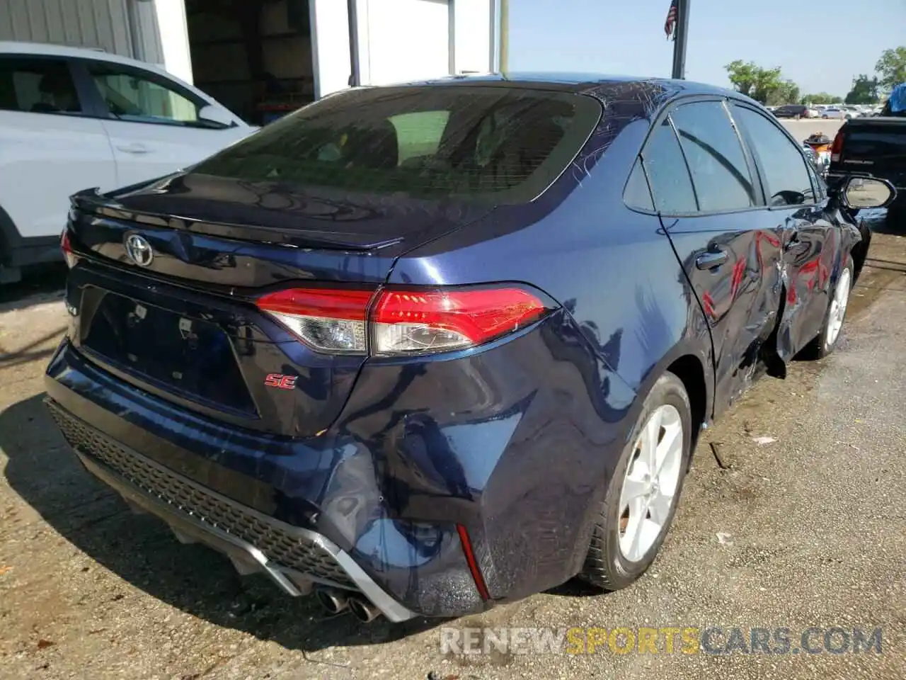 4 Photograph of a damaged car 5YFS4MCE5MP088423 TOYOTA COROLLA 2021