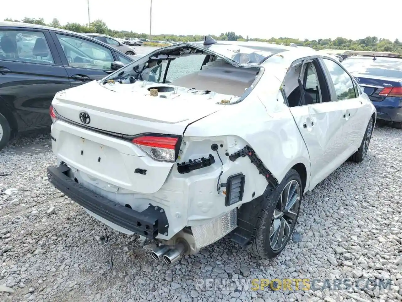 4 Photograph of a damaged car 5YFS4MCE5MP093587 TOYOTA COROLLA 2021