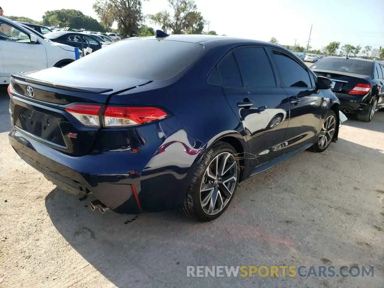 4 Photograph of a damaged car 5YFS4MCE5MP095825 TOYOTA COROLLA 2021