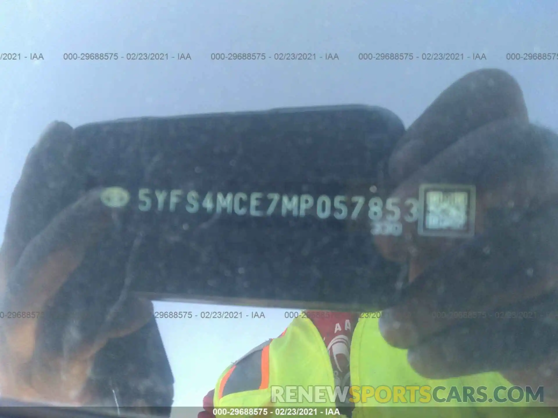 9 Photograph of a damaged car 5YFS4MCE7MP057853 TOYOTA COROLLA 2021