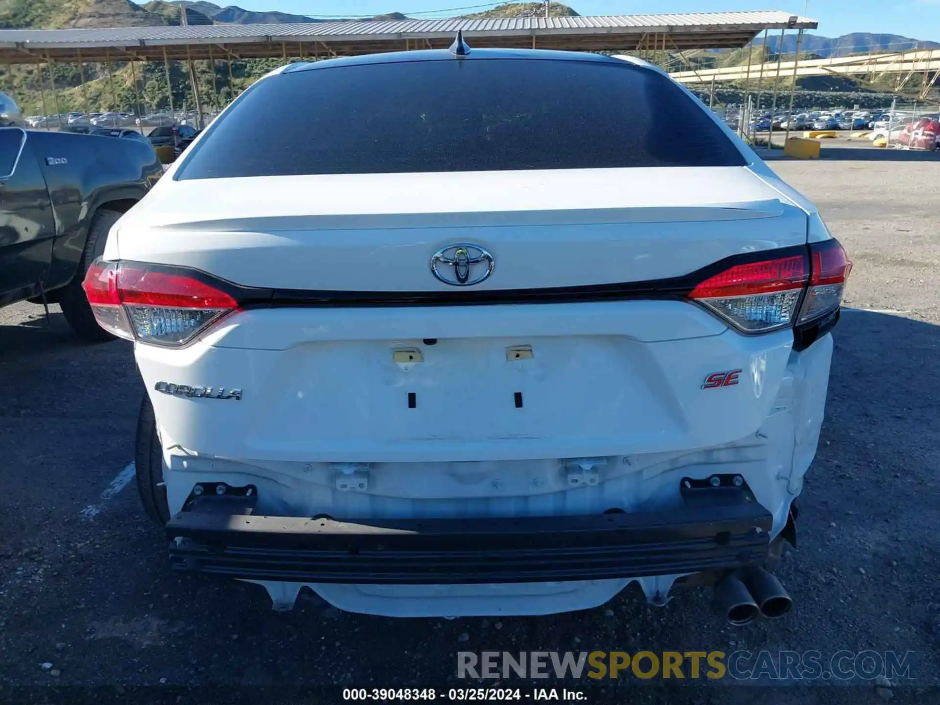 17 Photograph of a damaged car 5YFS4MCE7MP070215 TOYOTA COROLLA 2021