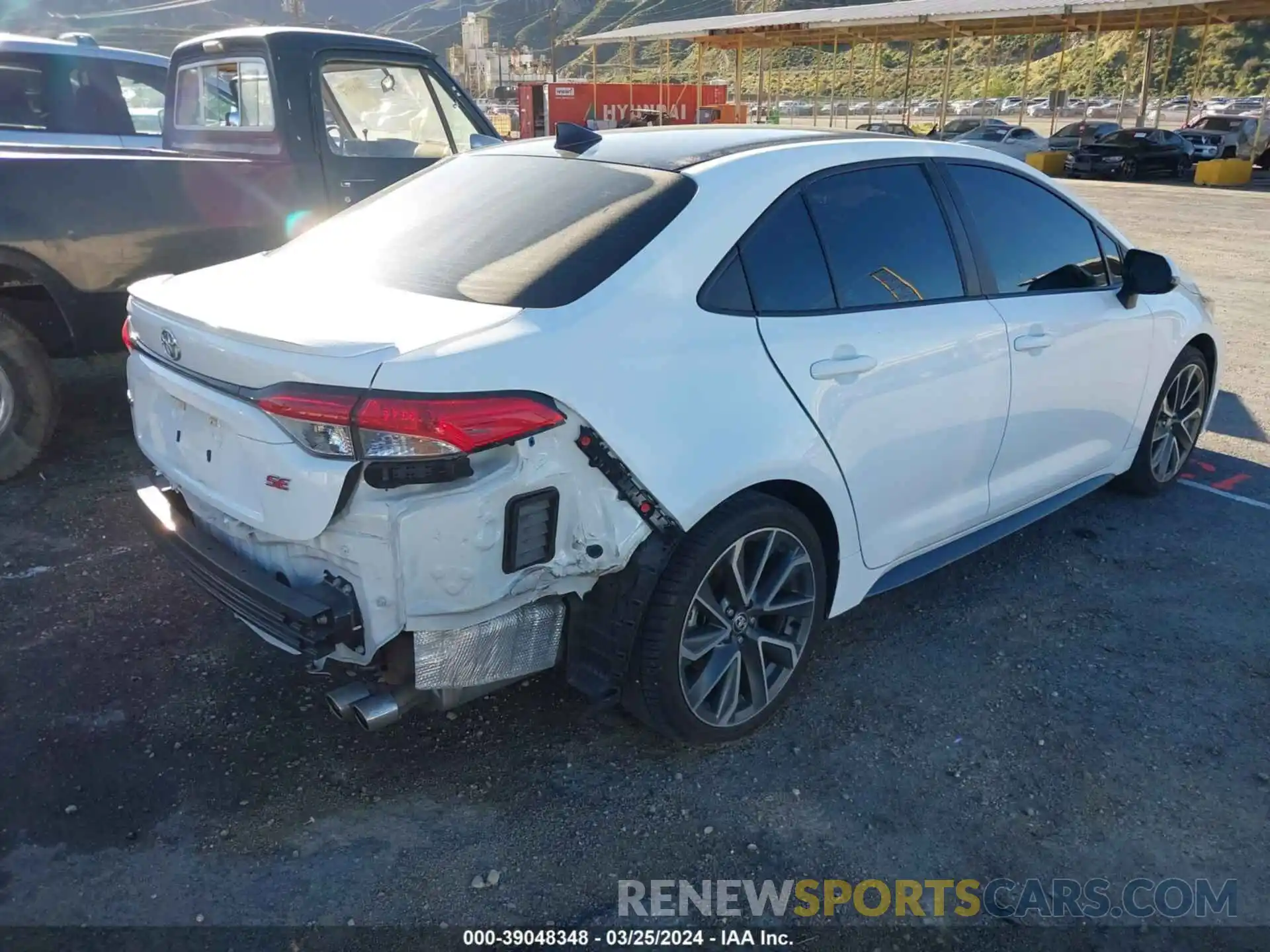 4 Photograph of a damaged car 5YFS4MCE7MP070215 TOYOTA COROLLA 2021