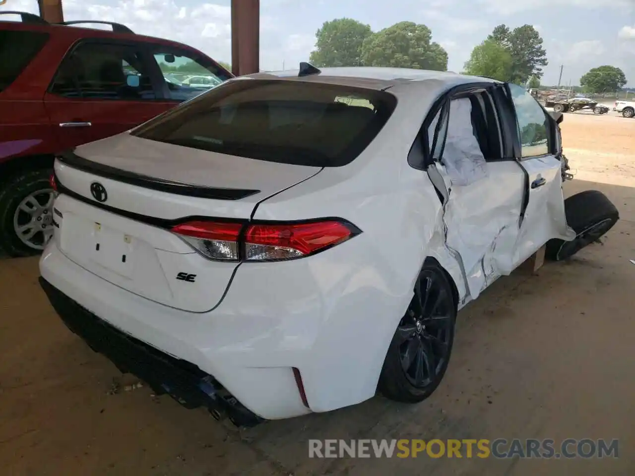 4 Photograph of a damaged car 5YFS4MCE7MP076323 TOYOTA COROLLA 2021