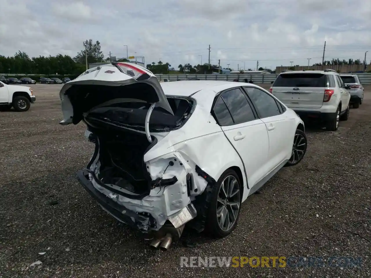 4 Photograph of a damaged car 5YFS4MCE7MP082221 TOYOTA COROLLA 2021