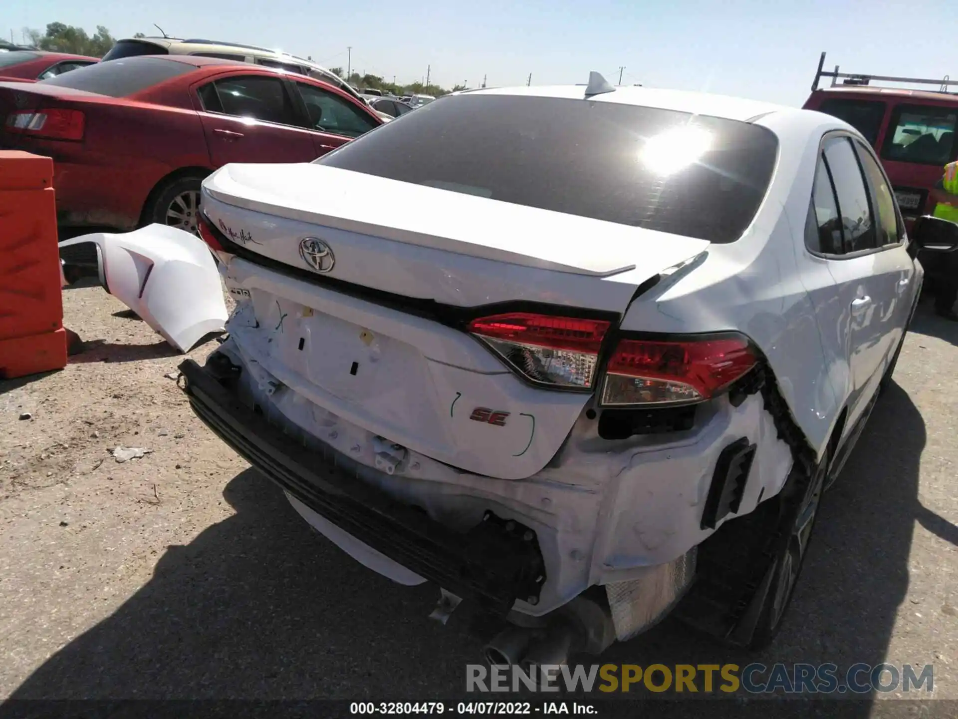 4 Photograph of a damaged car 5YFS4MCE7MP086284 TOYOTA COROLLA 2021