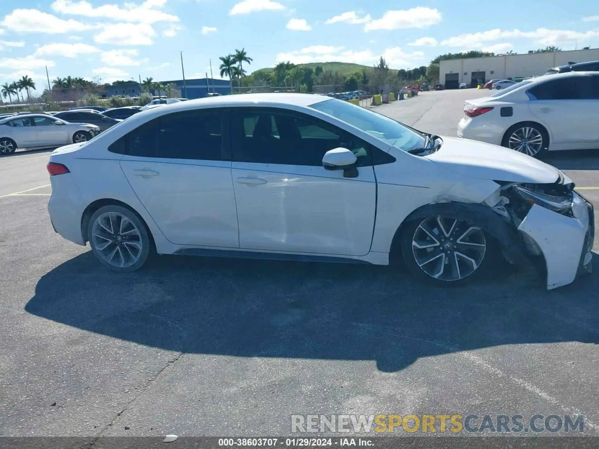 13 Photograph of a damaged car 5YFS4MCE8MP086228 TOYOTA COROLLA 2021