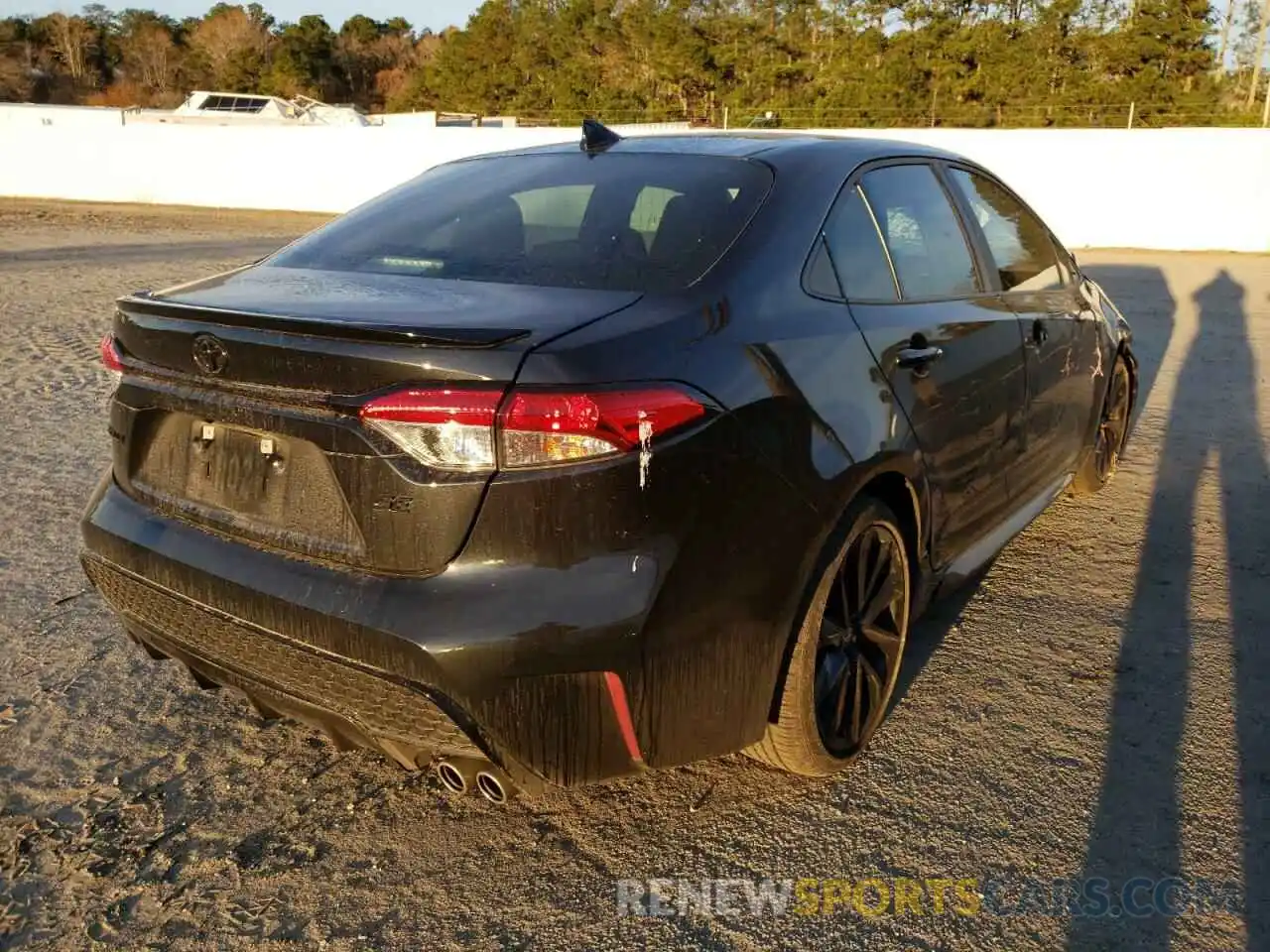 4 Photograph of a damaged car 5YFS4MCE8MP090246 TOYOTA COROLLA 2021