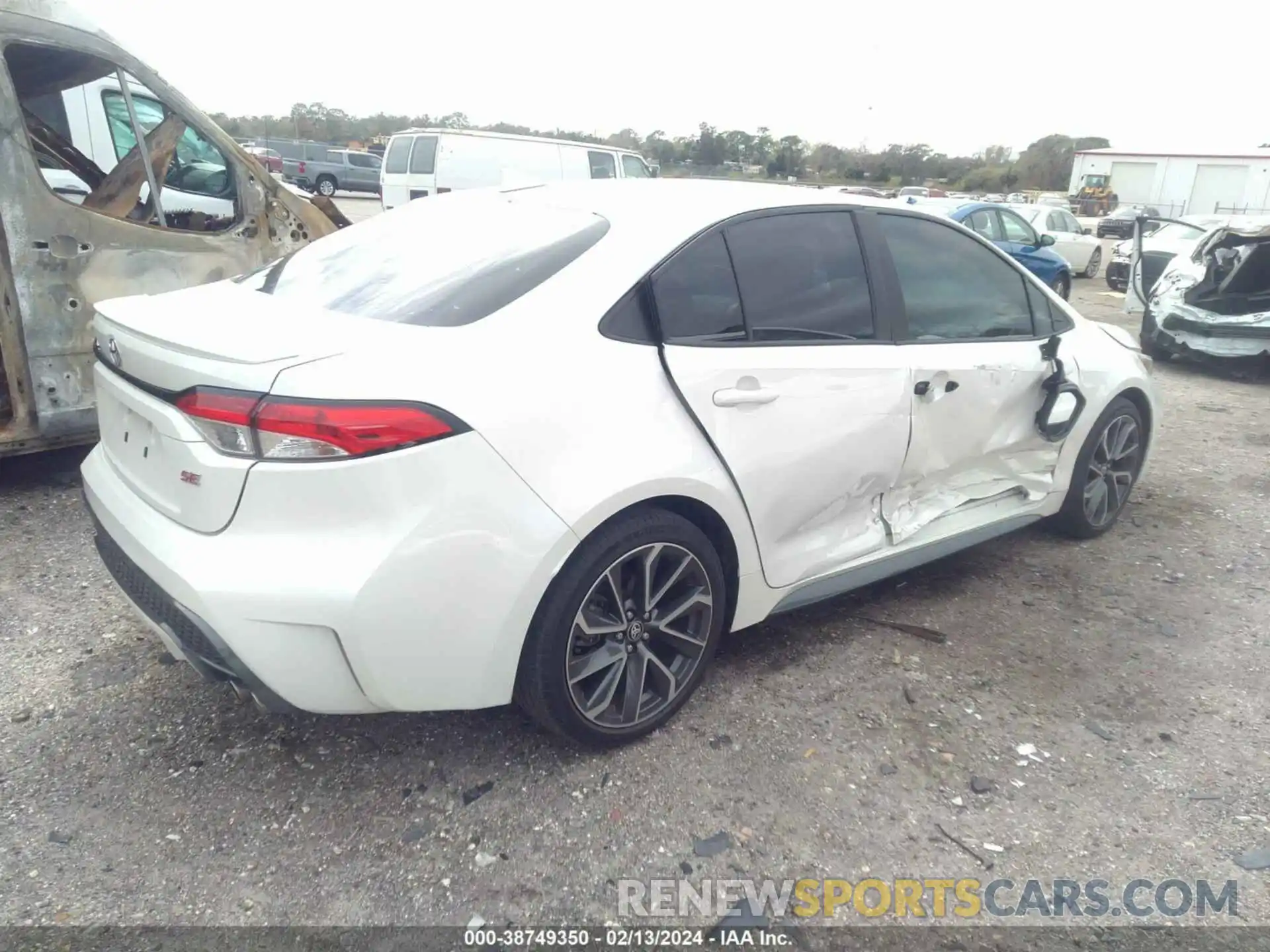 4 Photograph of a damaged car 5YFS4MCE9MP060088 TOYOTA COROLLA 2021