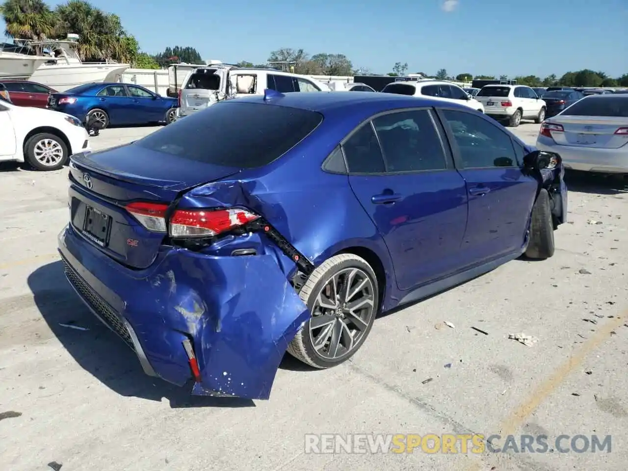 4 Photograph of a damaged car 5YFS4MCE9MP090322 TOYOTA COROLLA 2021