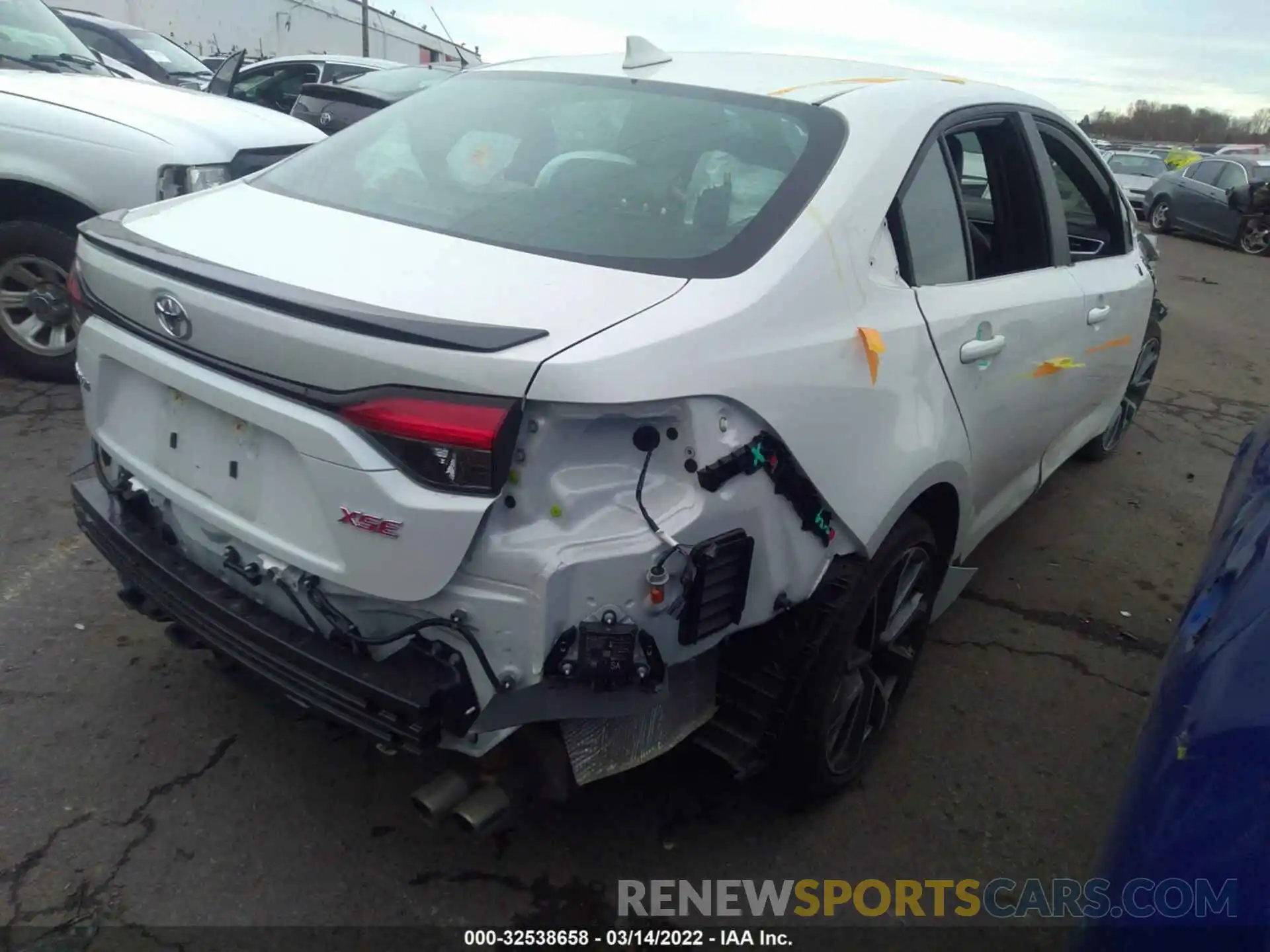 4 Photograph of a damaged car 5YFT4MCE6MP096499 TOYOTA COROLLA 2021