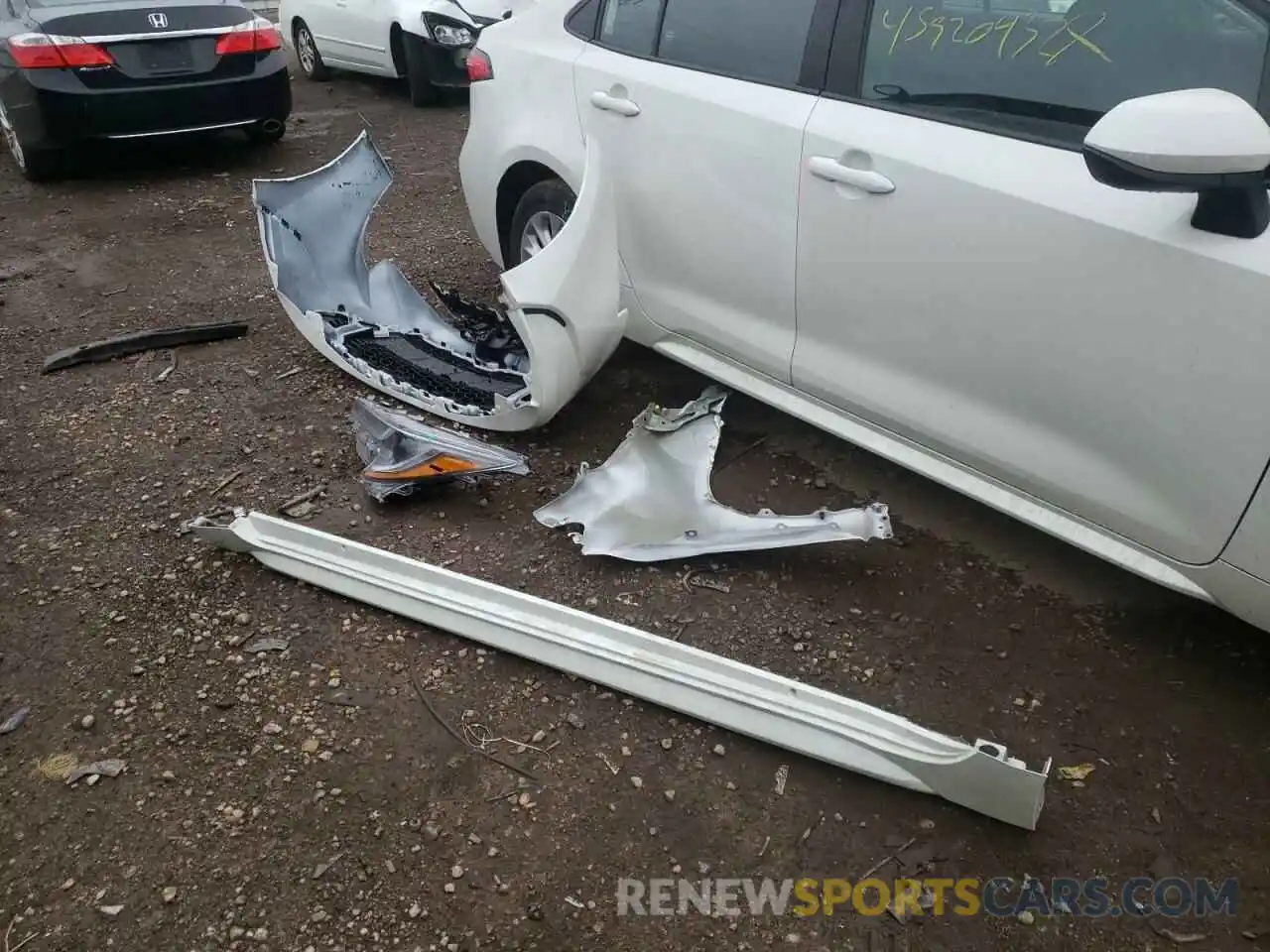 9 Photograph of a damaged car 5YFVPMAE0MP210421 TOYOTA COROLLA 2021