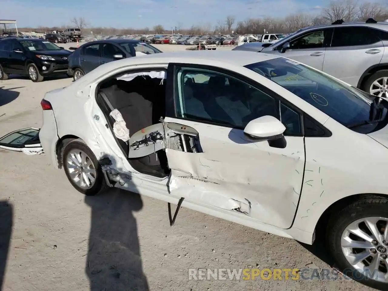 9 Photograph of a damaged car 5YFVPMAE5MP147395 TOYOTA COROLLA 2021