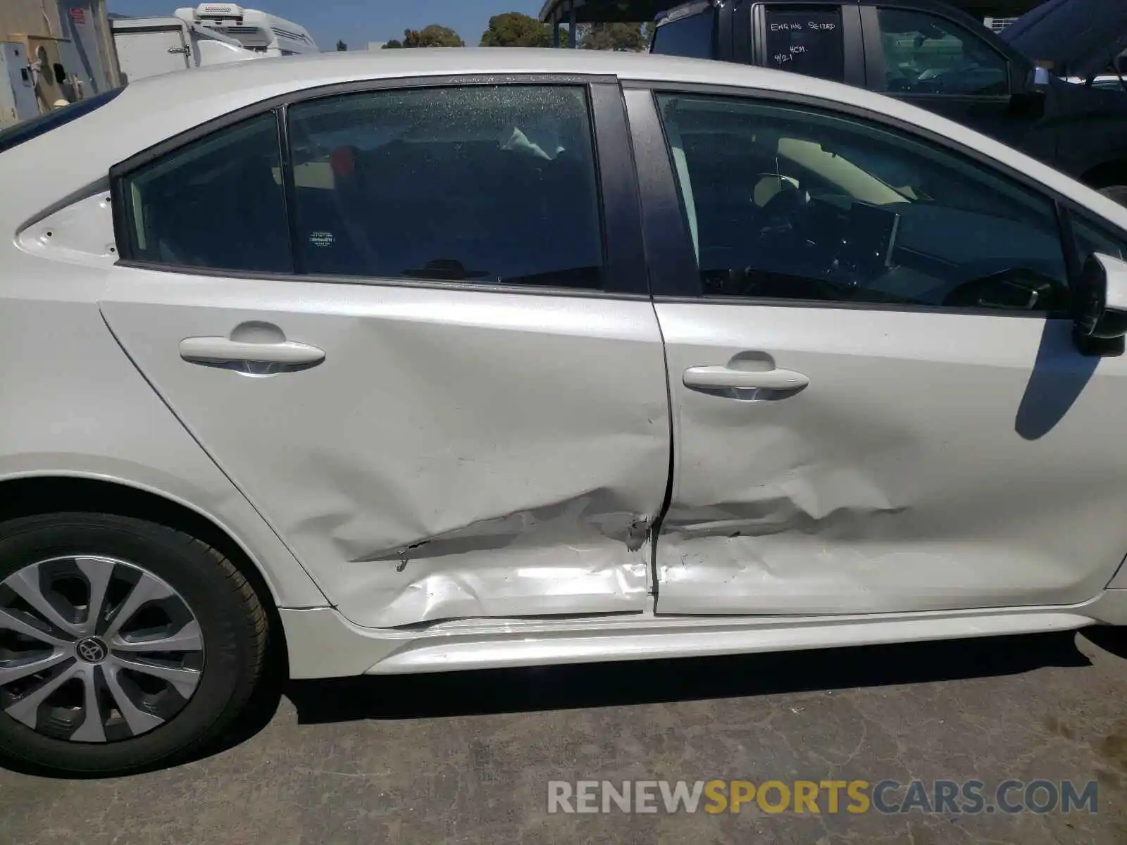 9 Photograph of a damaged car JTDEAMDE0MJ018482 TOYOTA COROLLA 2021