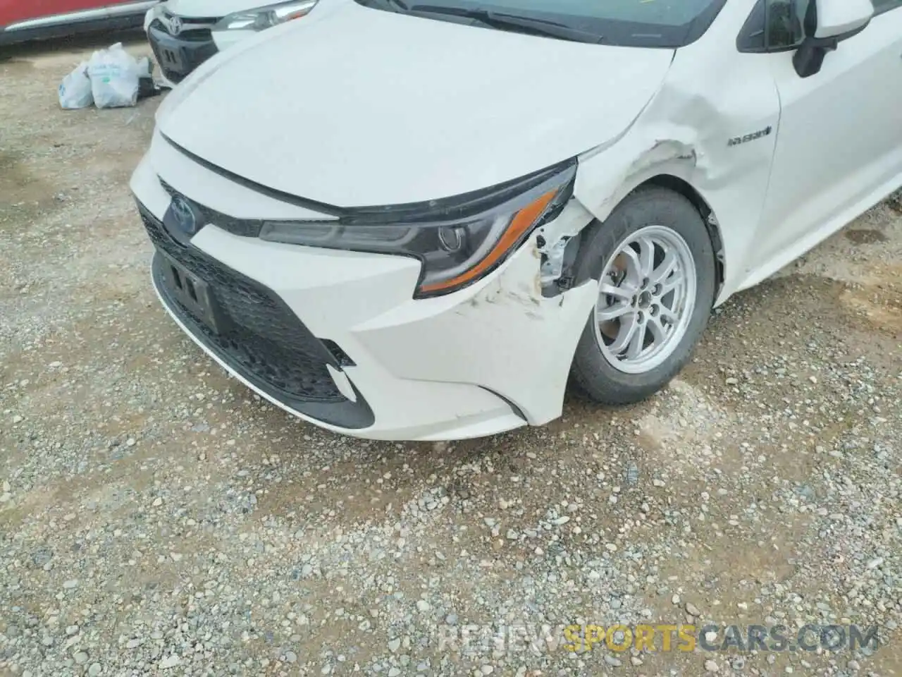 9 Photograph of a damaged car JTDEAMDE0MJ030633 TOYOTA COROLLA 2021