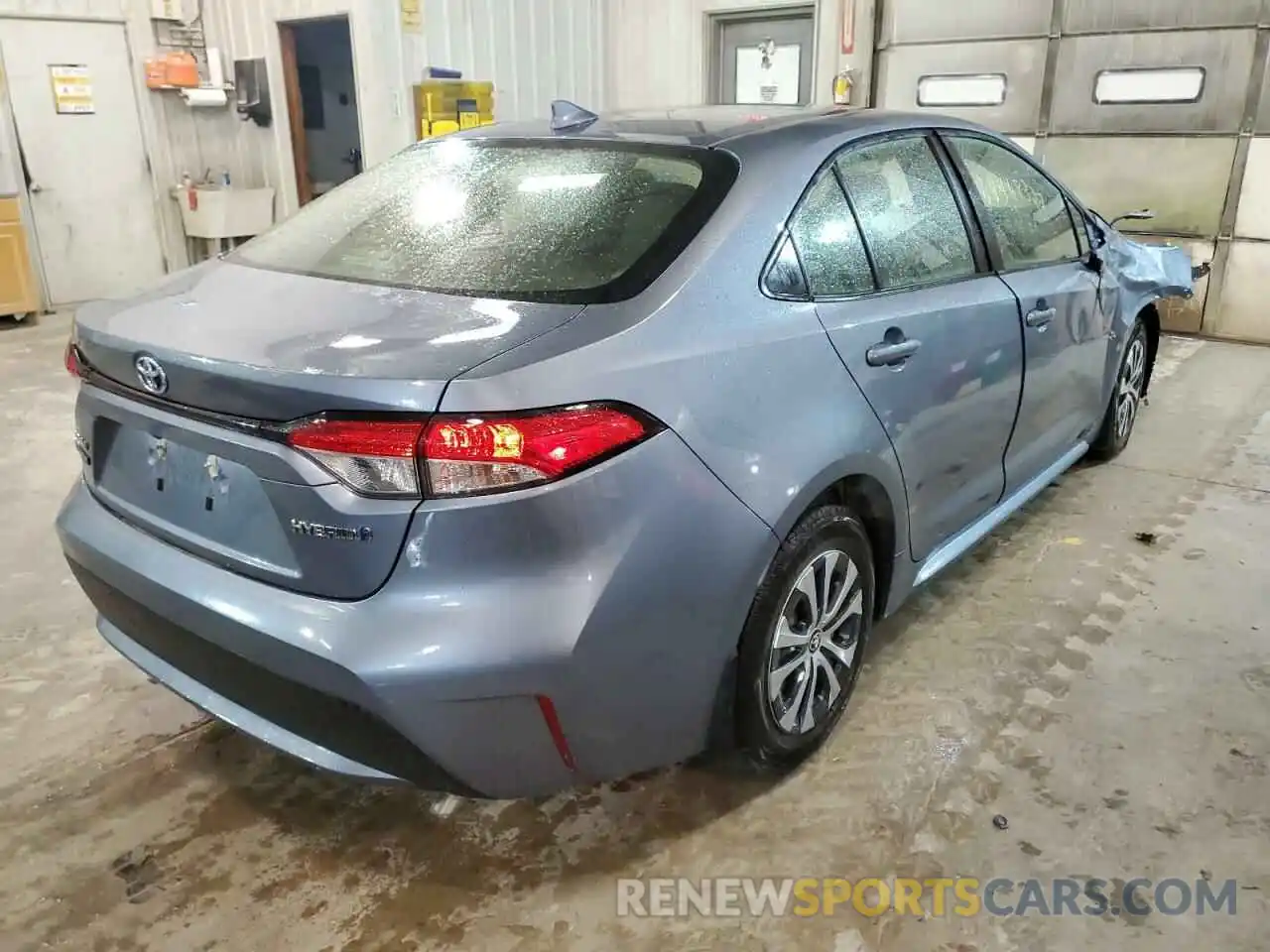 4 Photograph of a damaged car JTDEAMDE0MJ032298 TOYOTA COROLLA 2021