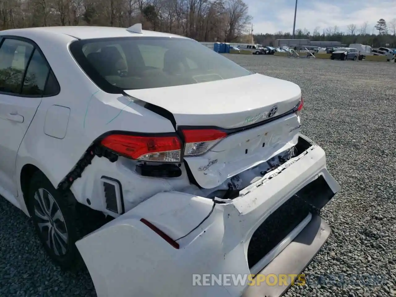 9 Photograph of a damaged car JTDEAMDE1MJ007992 TOYOTA COROLLA 2021