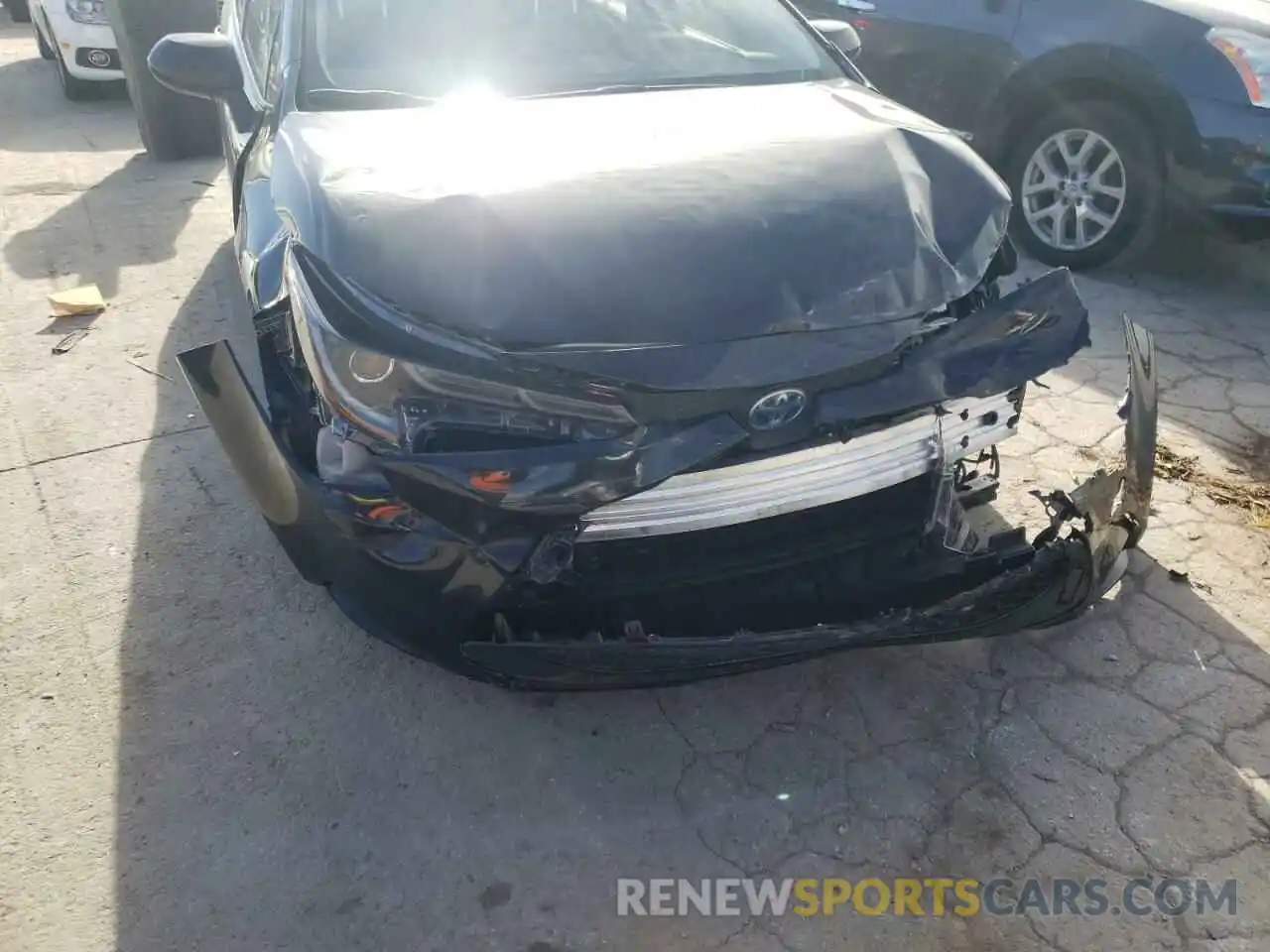 9 Photograph of a damaged car JTDEAMDE1MJ032617 TOYOTA COROLLA 2021