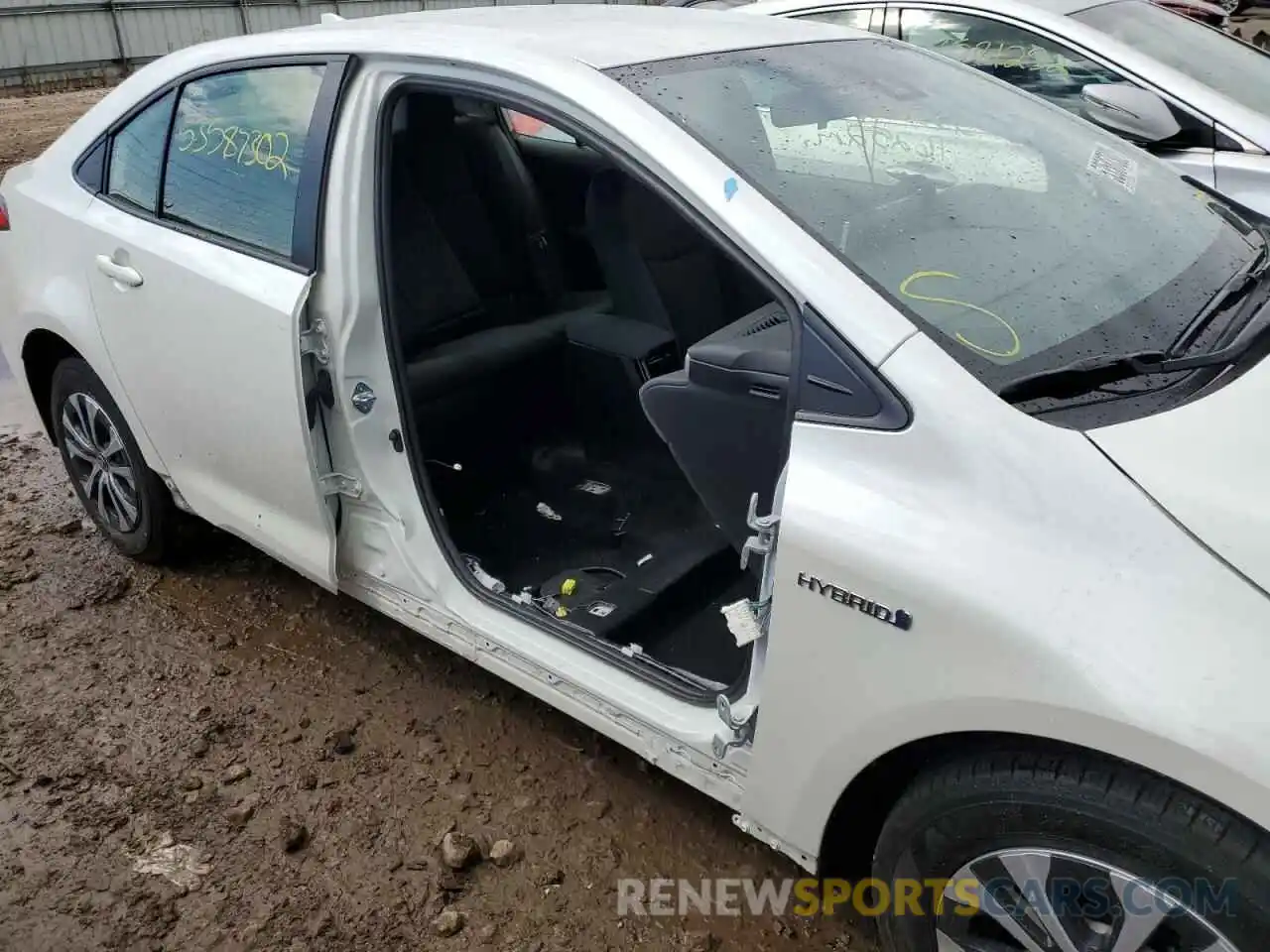 9 Photograph of a damaged car JTDEAMDE2MJ016457 TOYOTA COROLLA 2021