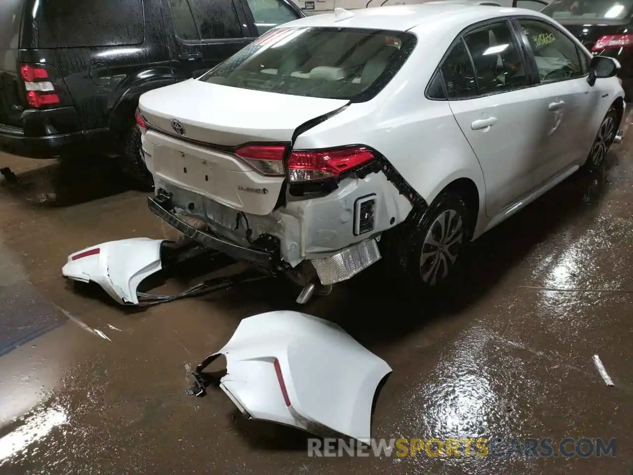 4 Photograph of a damaged car JTDEAMDE2MJ024252 TOYOTA COROLLA 2021