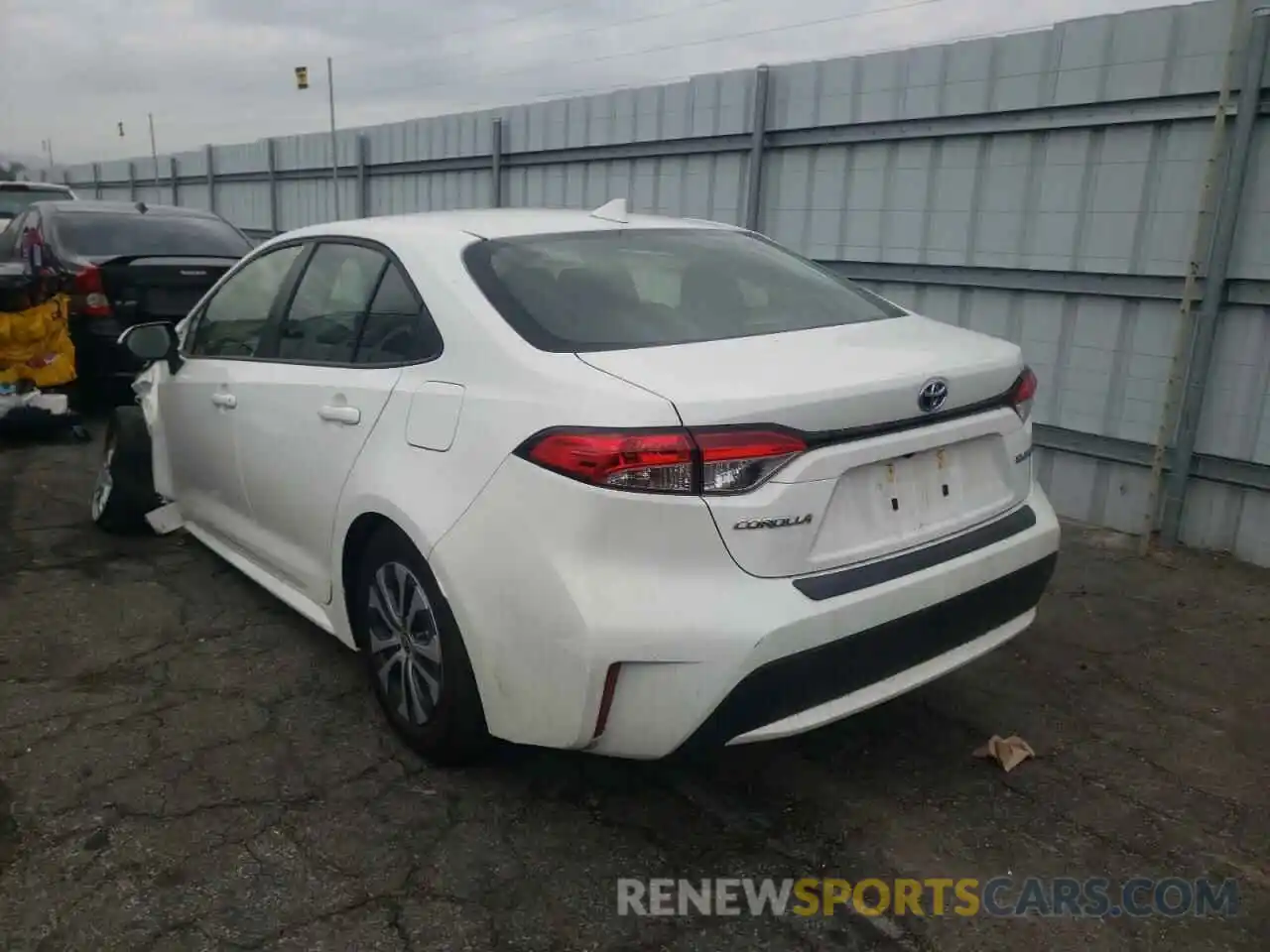 3 Photograph of a damaged car JTDEAMDE2MJ033971 TOYOTA COROLLA 2021