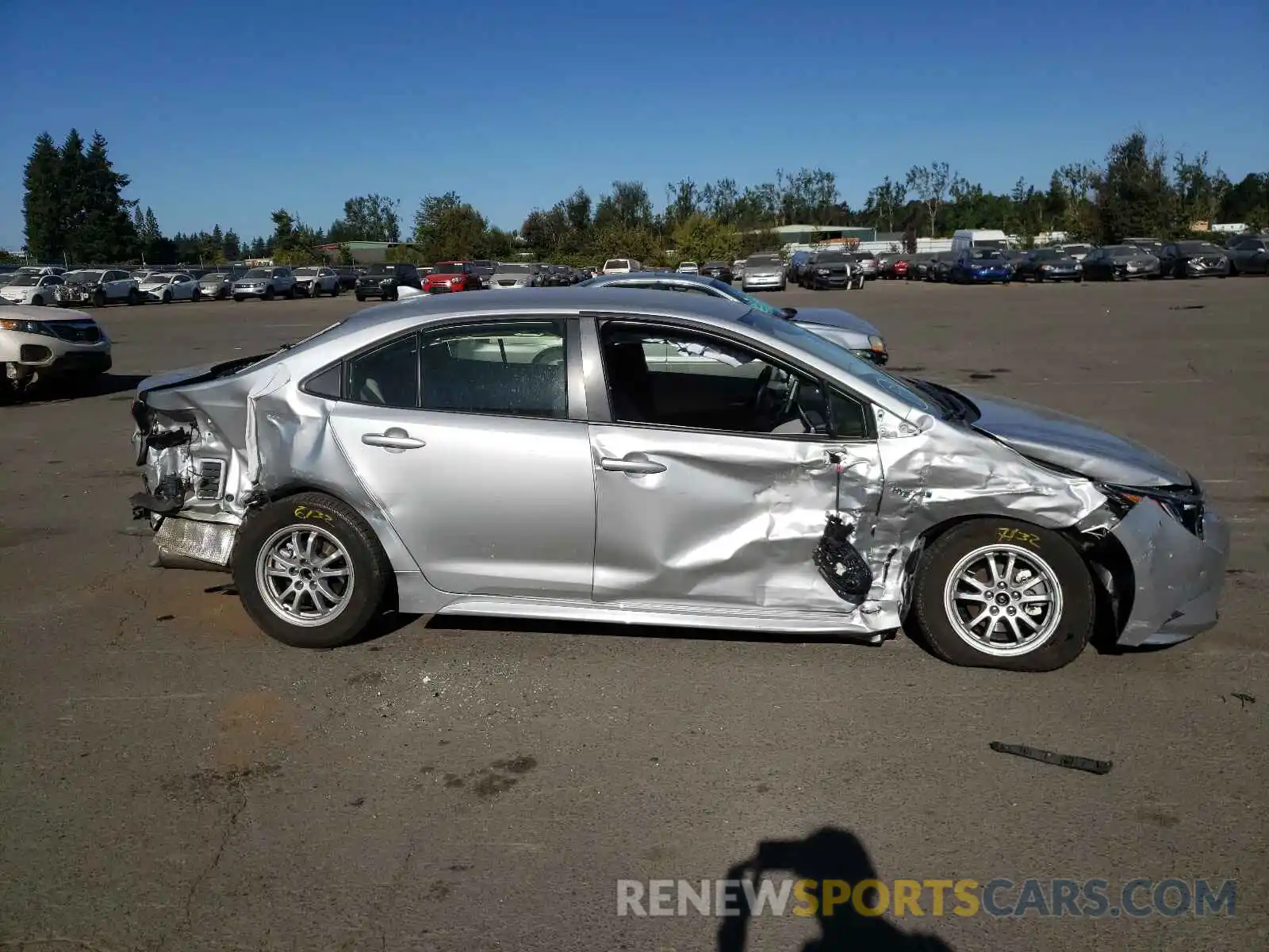 9 Photograph of a damaged car JTDEAMDE3MJ004902 TOYOTA COROLLA 2021