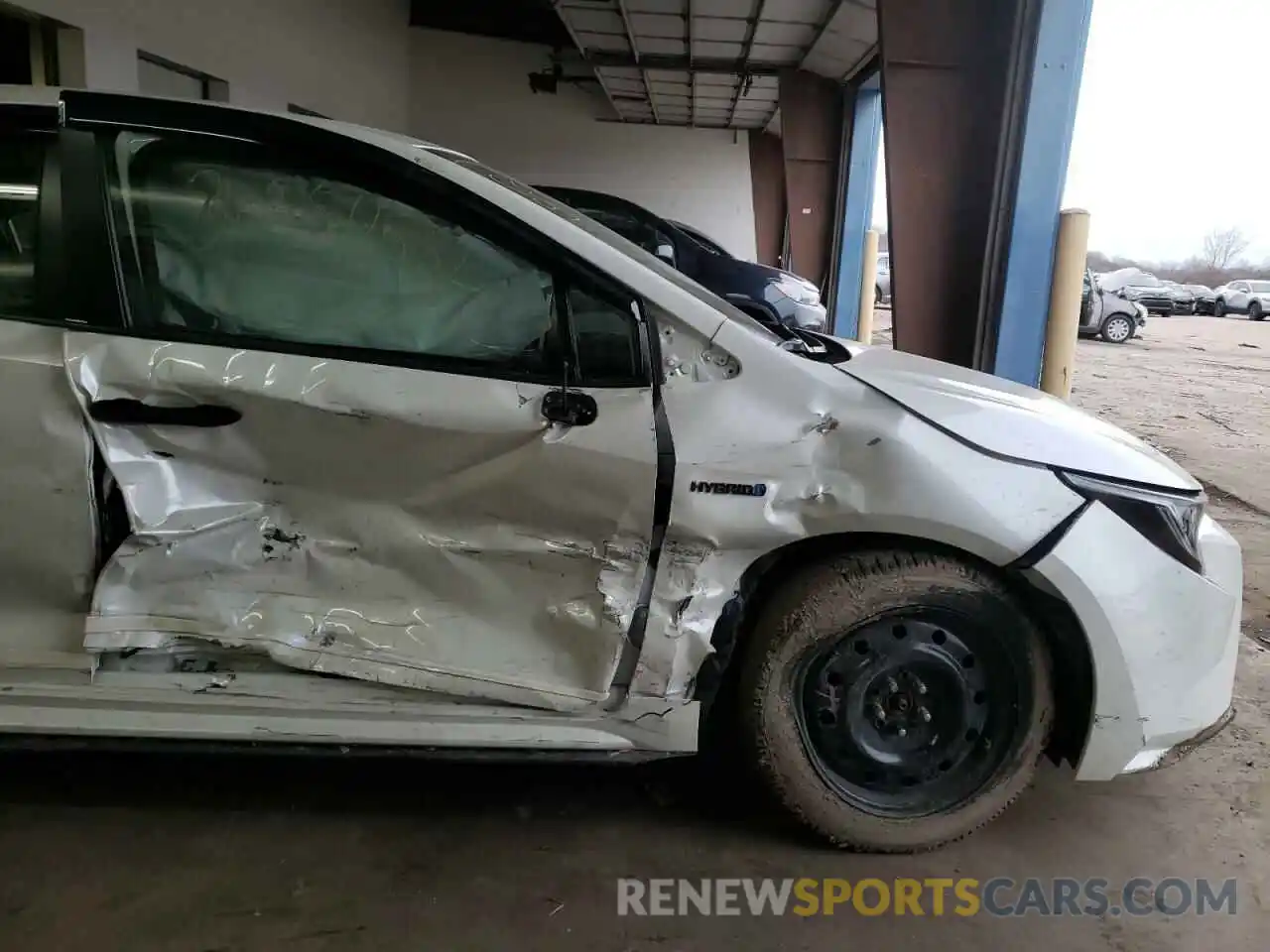 9 Photograph of a damaged car JTDEAMDE4MJ004049 TOYOTA COROLLA 2021