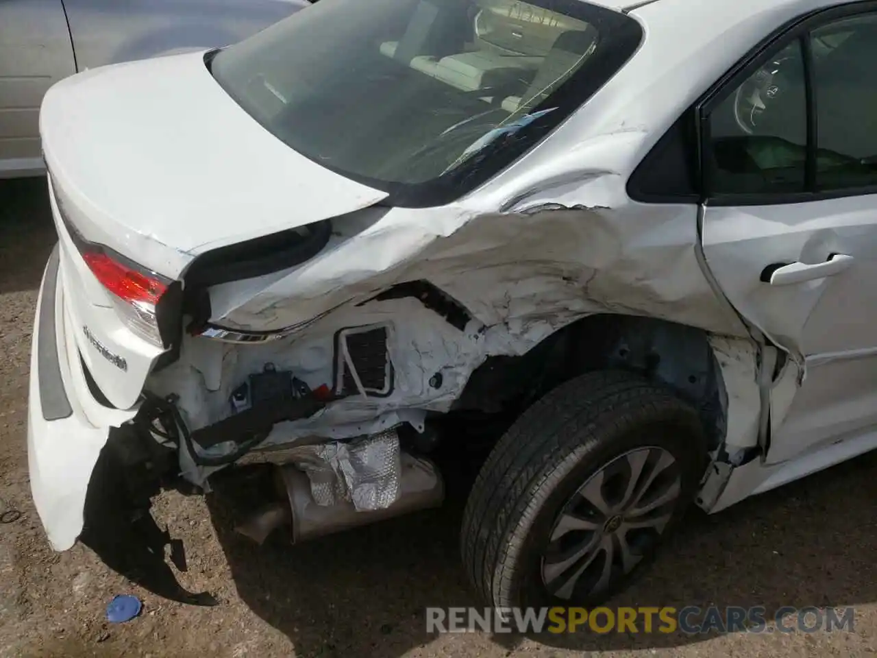 9 Photograph of a damaged car JTDEAMDE4MJ006724 TOYOTA COROLLA 2021