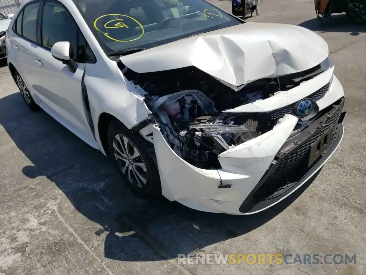 9 Photograph of a damaged car JTDEAMDE4MJ008747 TOYOTA COROLLA 2021