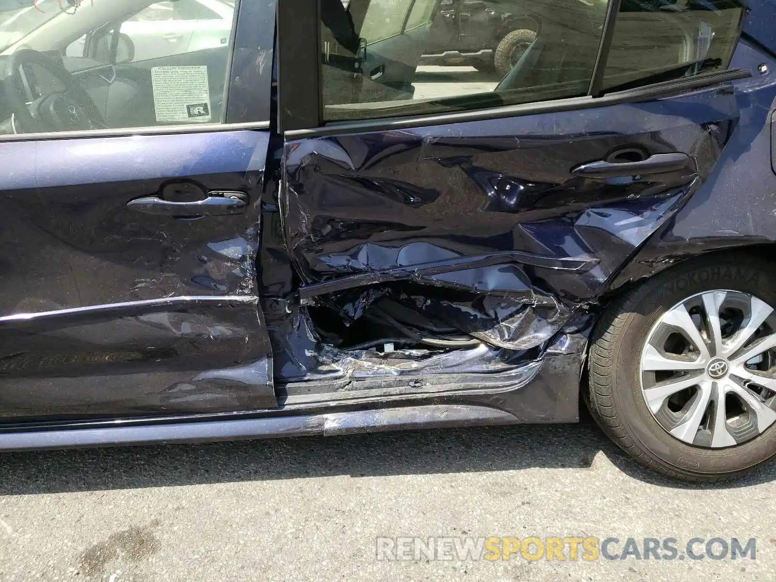 10 Photograph of a damaged car JTDEAMDE4MJ008960 TOYOTA COROLLA 2021