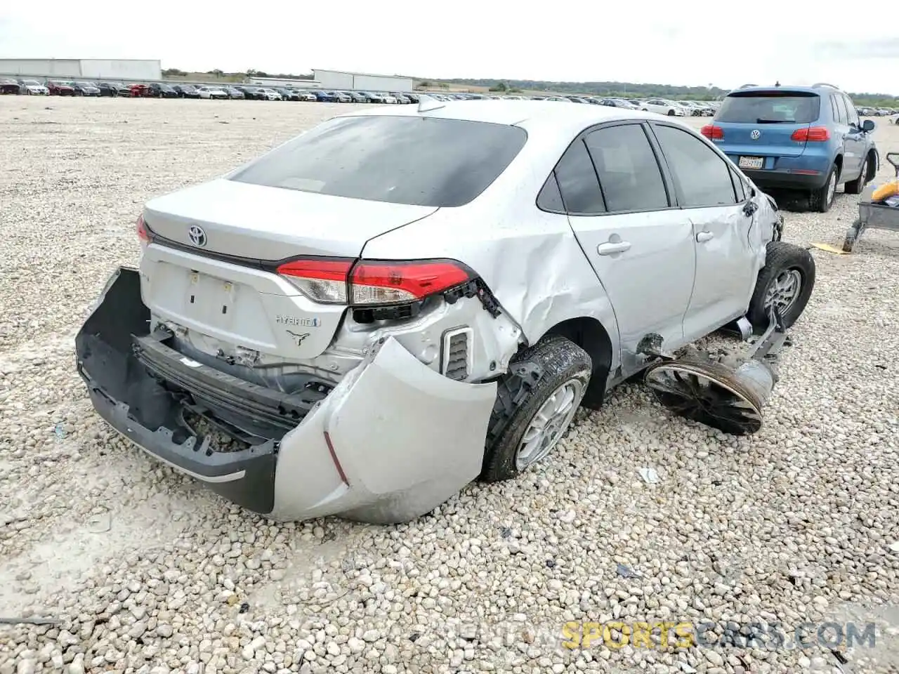 4 Photograph of a damaged car JTDEAMDE4MJ014418 TOYOTA COROLLA 2021