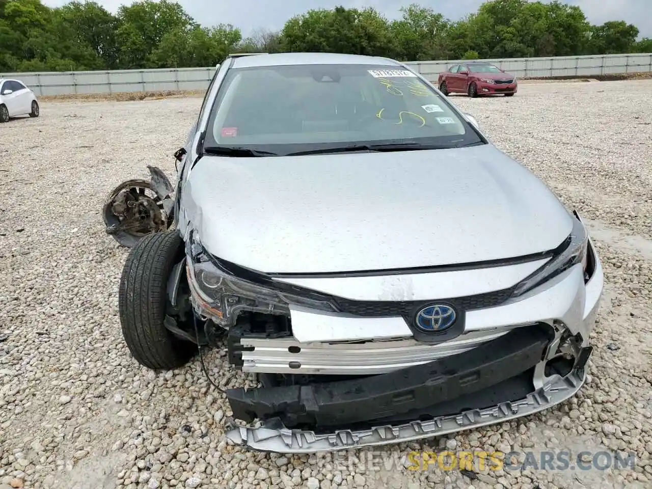 9 Photograph of a damaged car JTDEAMDE4MJ014418 TOYOTA COROLLA 2021