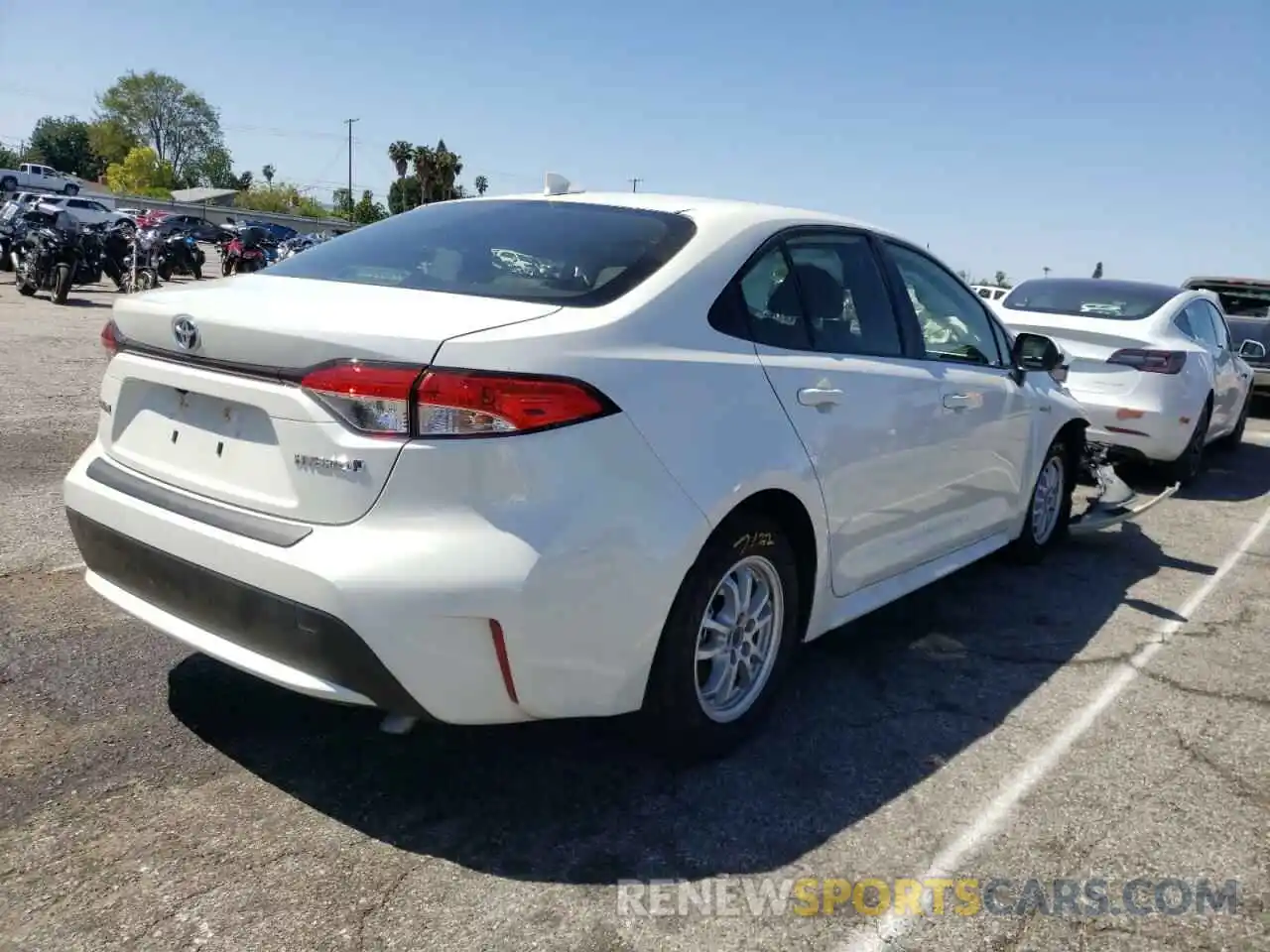 4 Photograph of a damaged car JTDEAMDE4MJ016055 TOYOTA COROLLA 2021