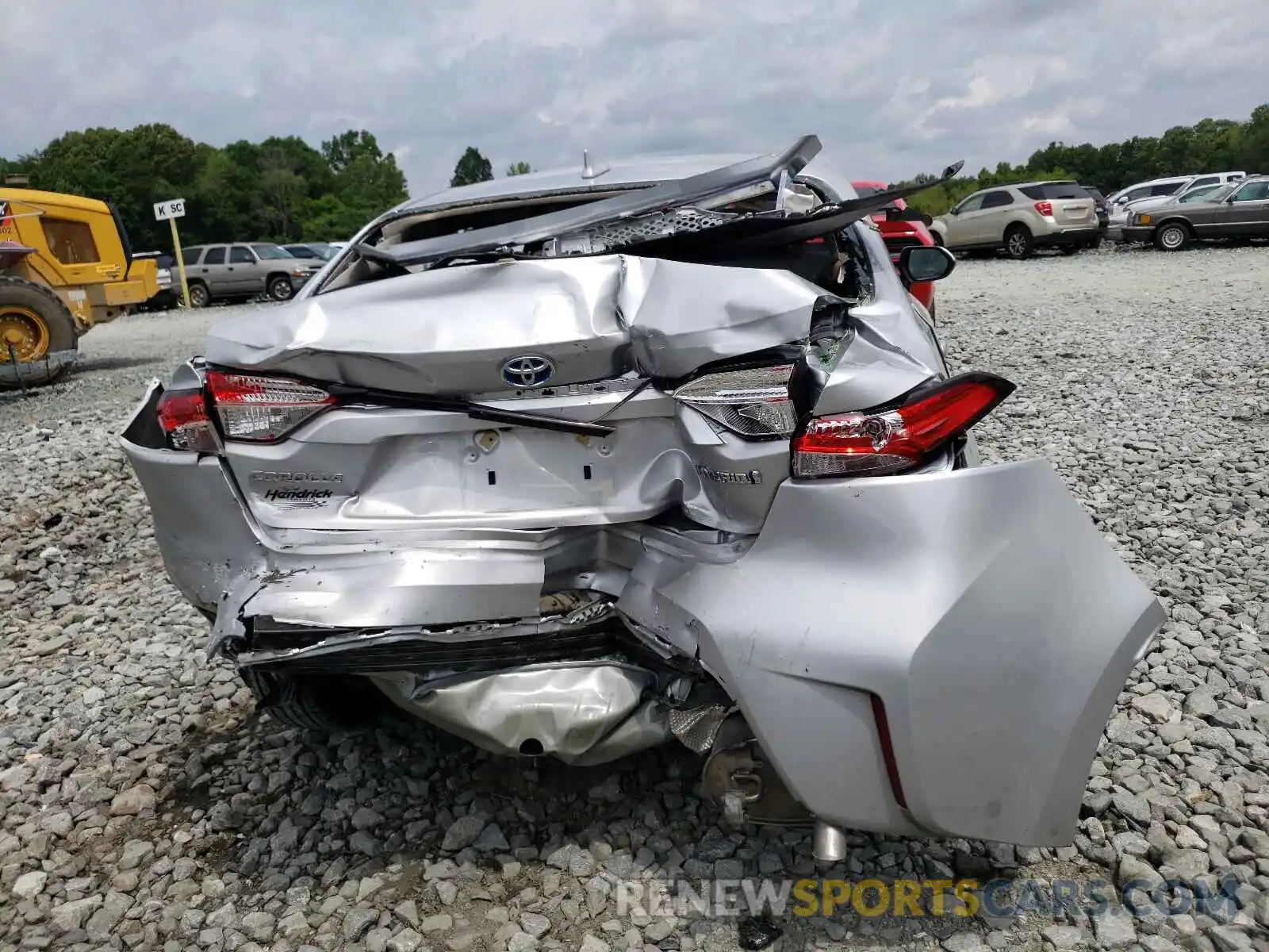 9 Photograph of a damaged car JTDEAMDE4MJ020686 TOYOTA COROLLA 2021