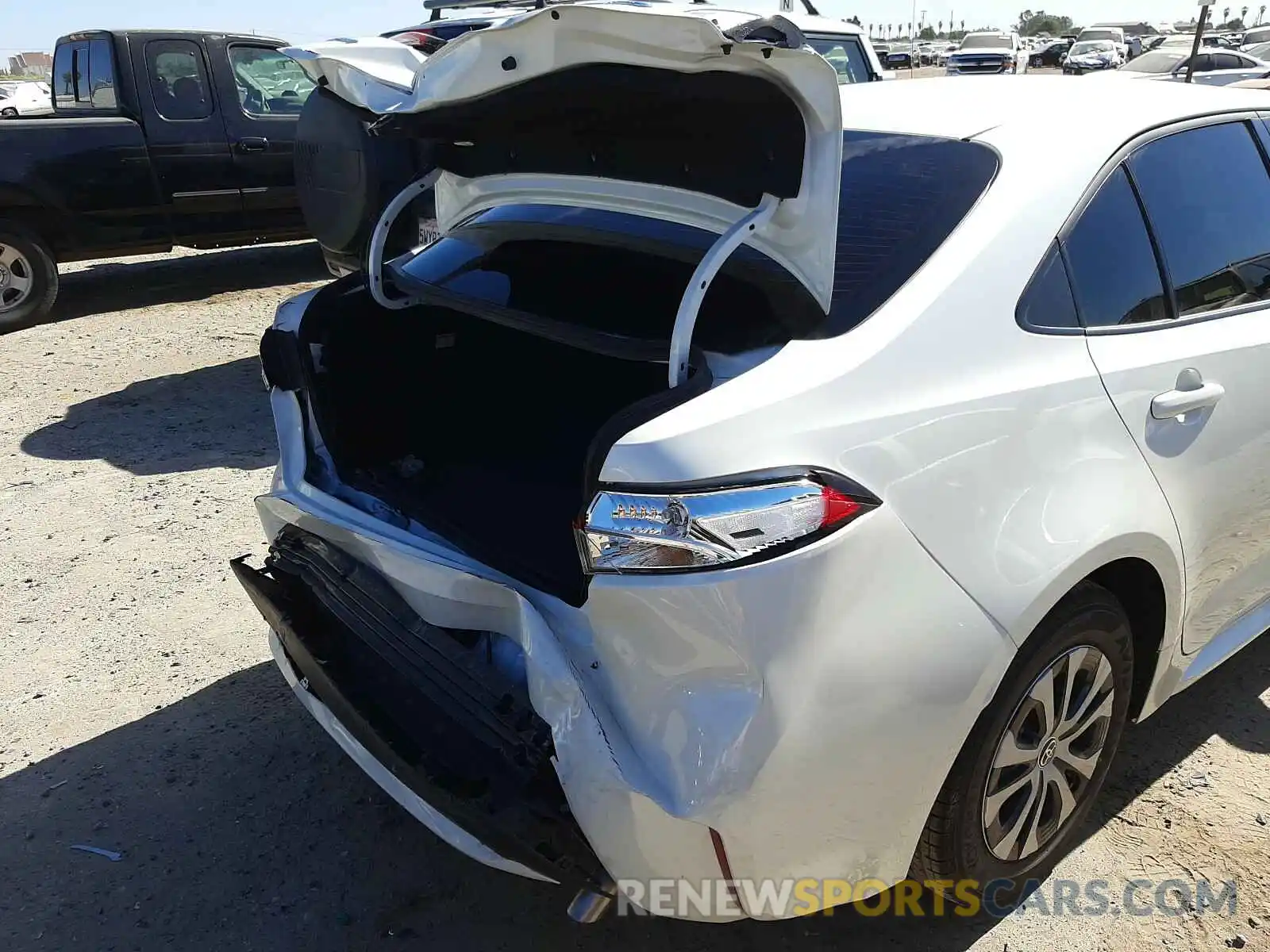 9 Photograph of a damaged car JTDEAMDE4MJ027038 TOYOTA COROLLA 2021