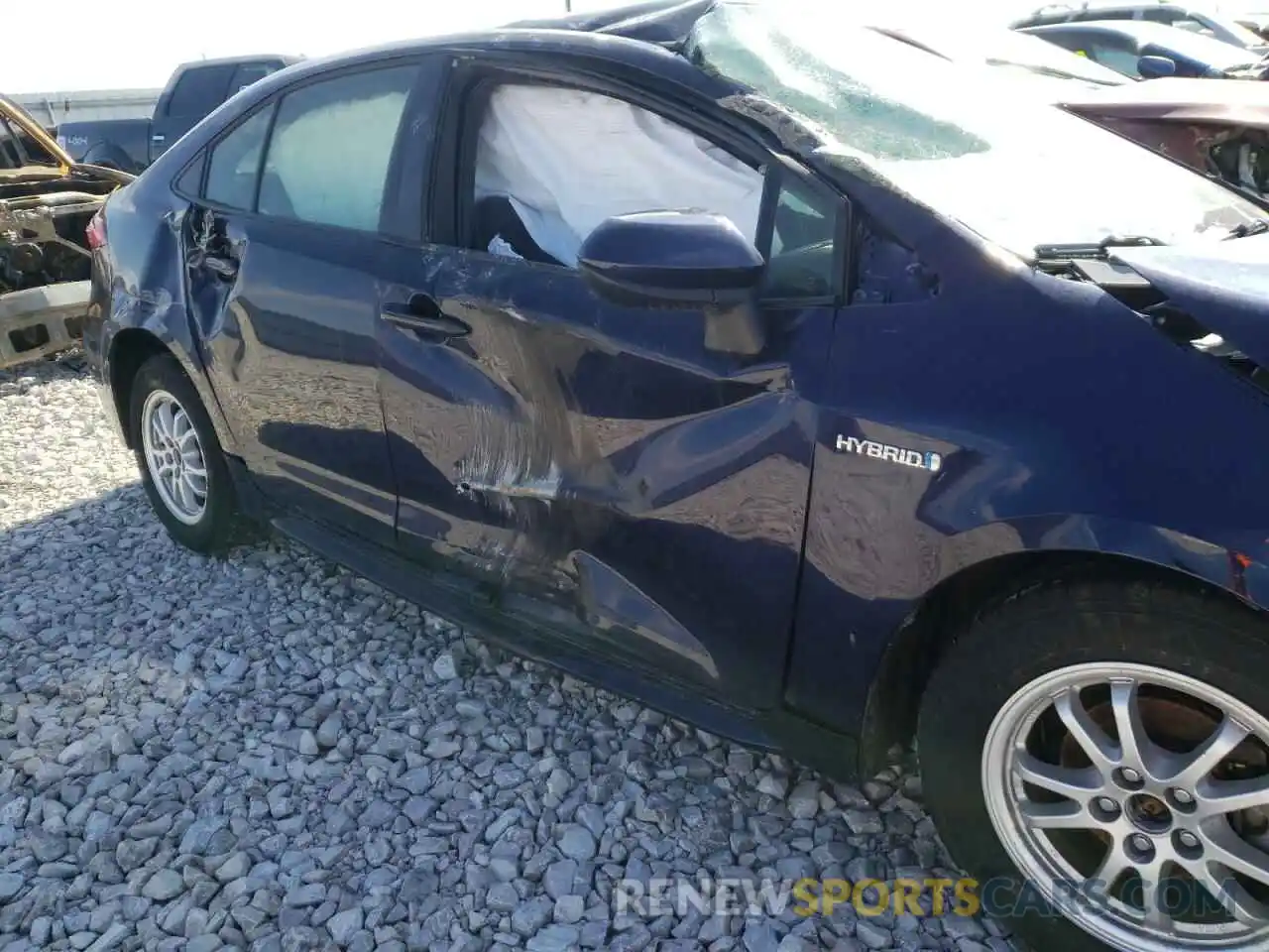 9 Photograph of a damaged car JTDEAMDE5MJ004058 TOYOTA COROLLA 2021