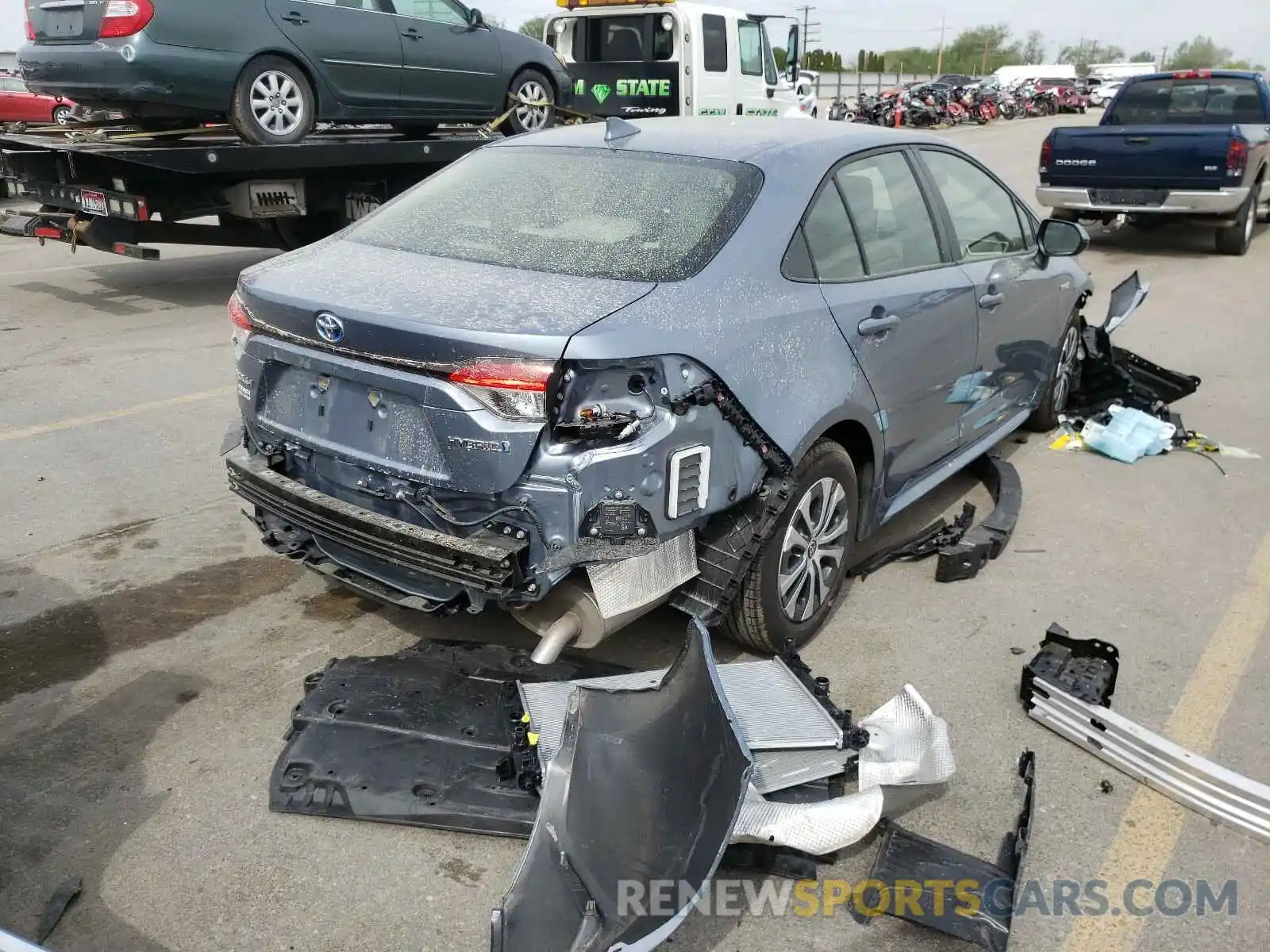 4 Photograph of a damaged car JTDEAMDE5MJ005906 TOYOTA COROLLA 2021