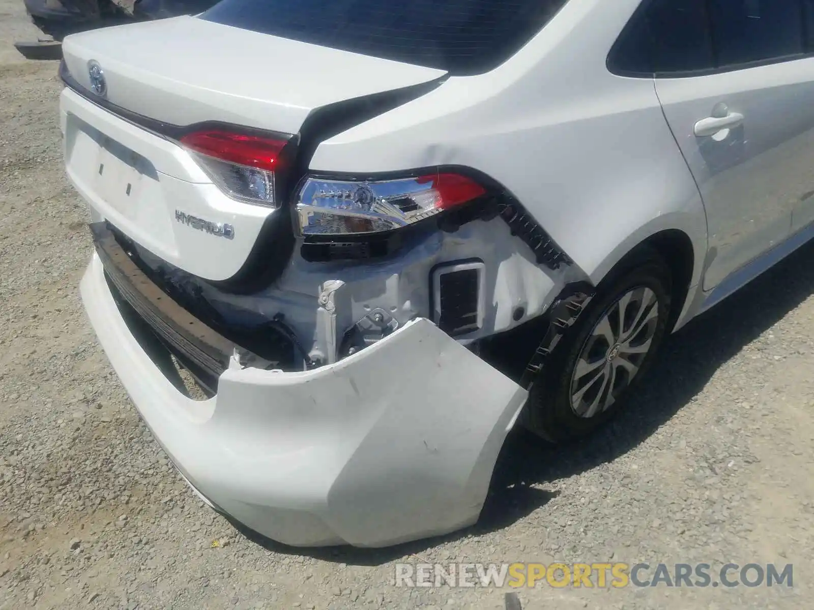 9 Photograph of a damaged car JTDEAMDE5MJ007011 TOYOTA COROLLA 2021