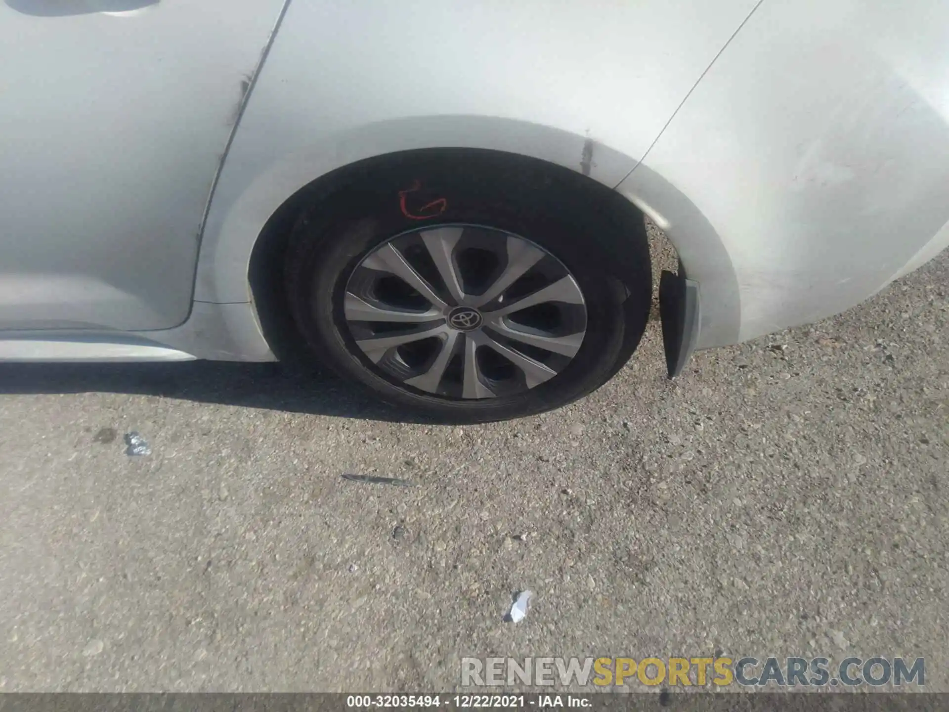 13 Photograph of a damaged car JTDEAMDE5MJ008160 TOYOTA COROLLA 2021