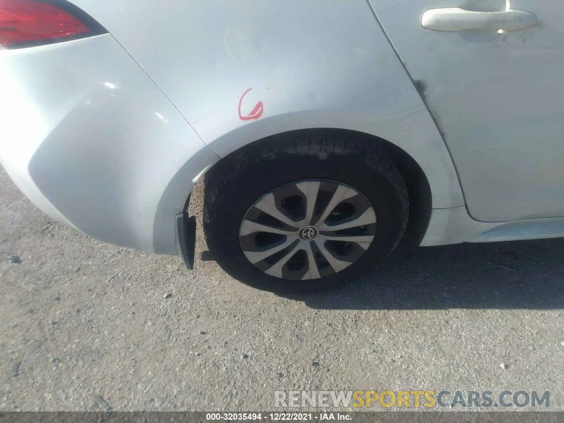 15 Photograph of a damaged car JTDEAMDE5MJ008160 TOYOTA COROLLA 2021