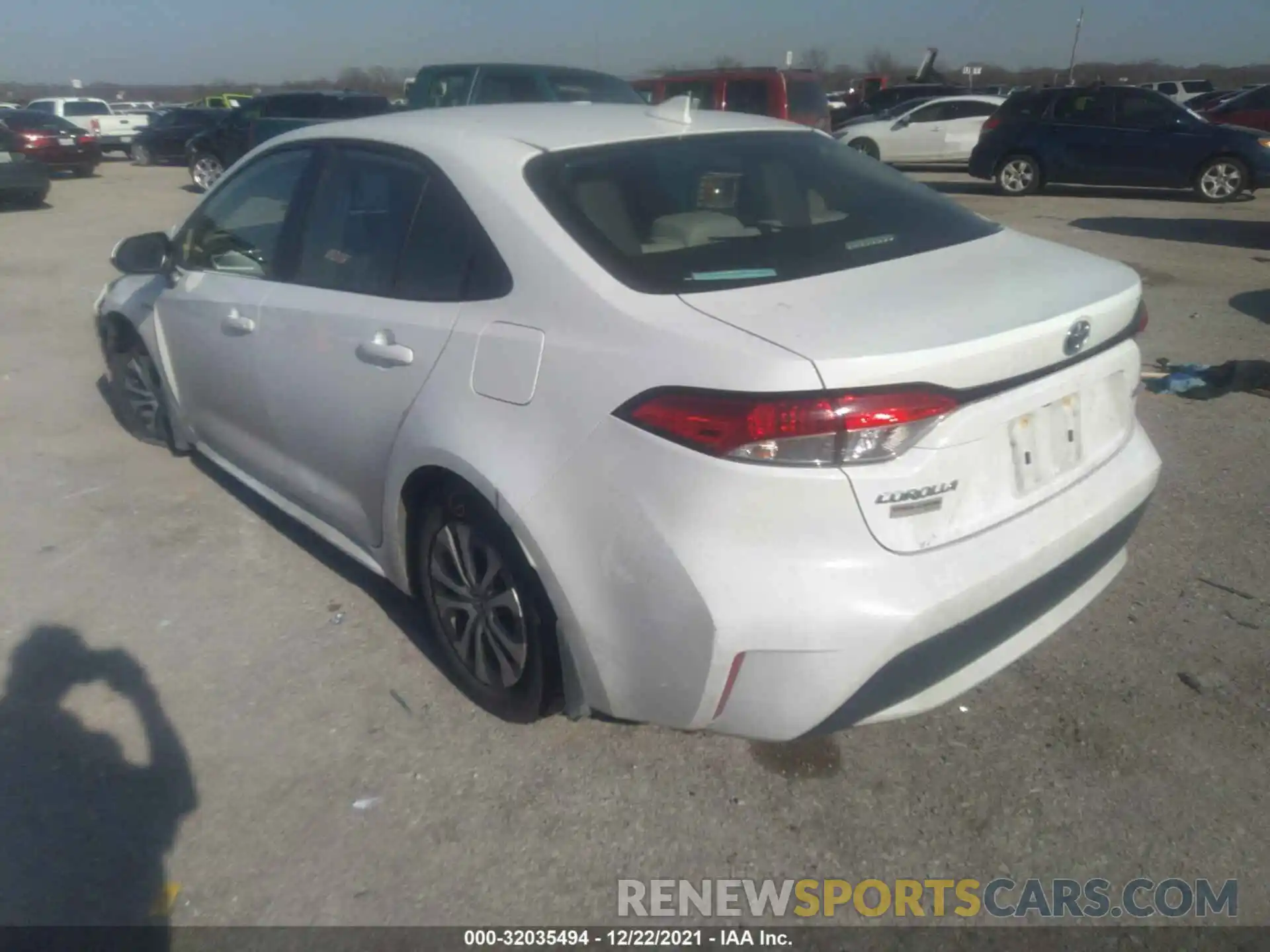 3 Photograph of a damaged car JTDEAMDE5MJ008160 TOYOTA COROLLA 2021