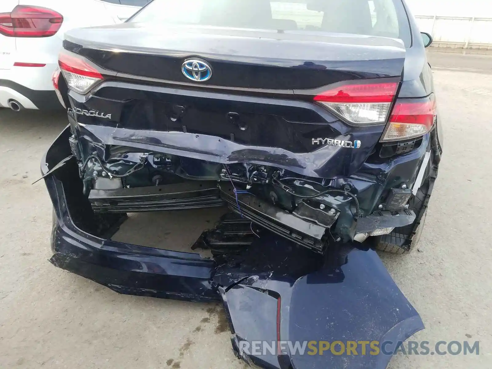 9 Photograph of a damaged car JTDEAMDE5MJ008580 TOYOTA COROLLA 2021