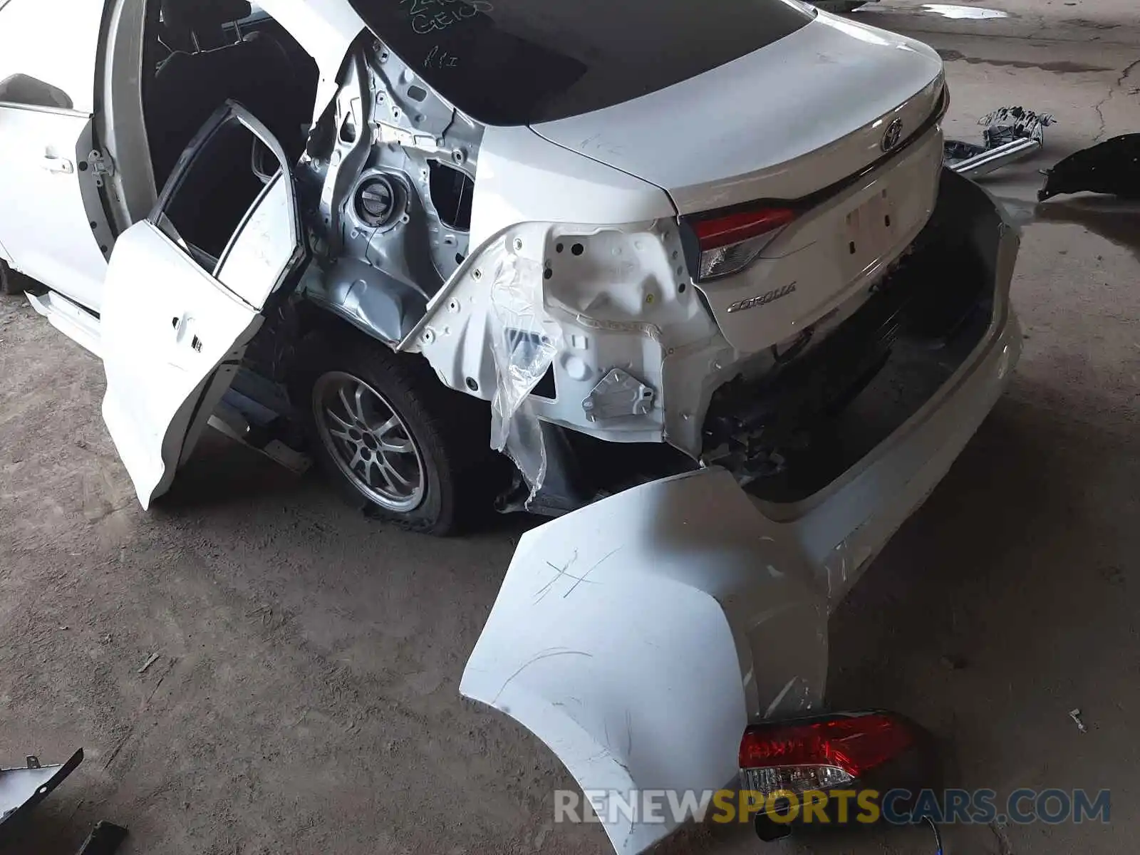 9 Photograph of a damaged car JTDEAMDE6MJ013044 TOYOTA COROLLA 2021